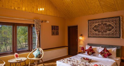 Zostel Pahalgam Room Type - Deluxe Room (with balcony)