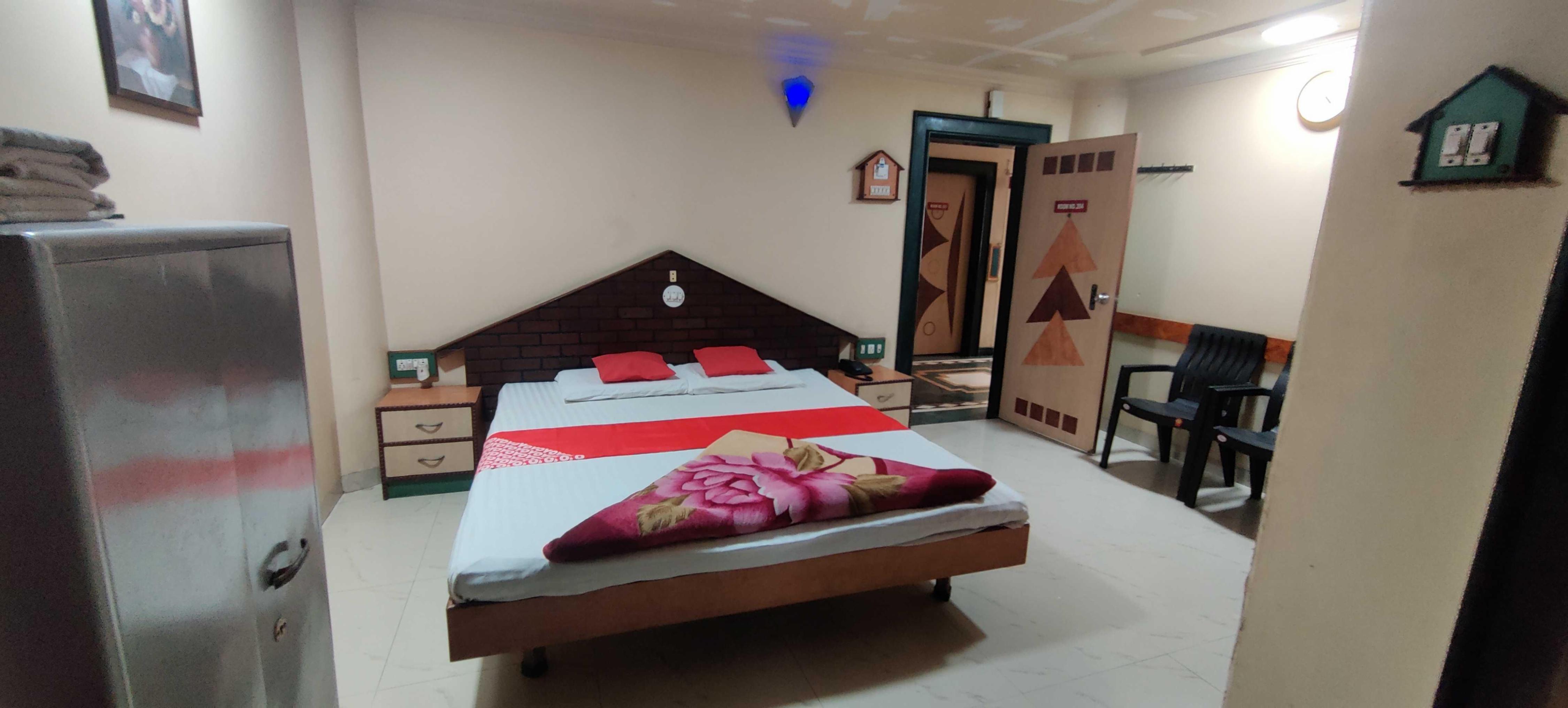 Collection O Shiv Inn - Tap to explore photos