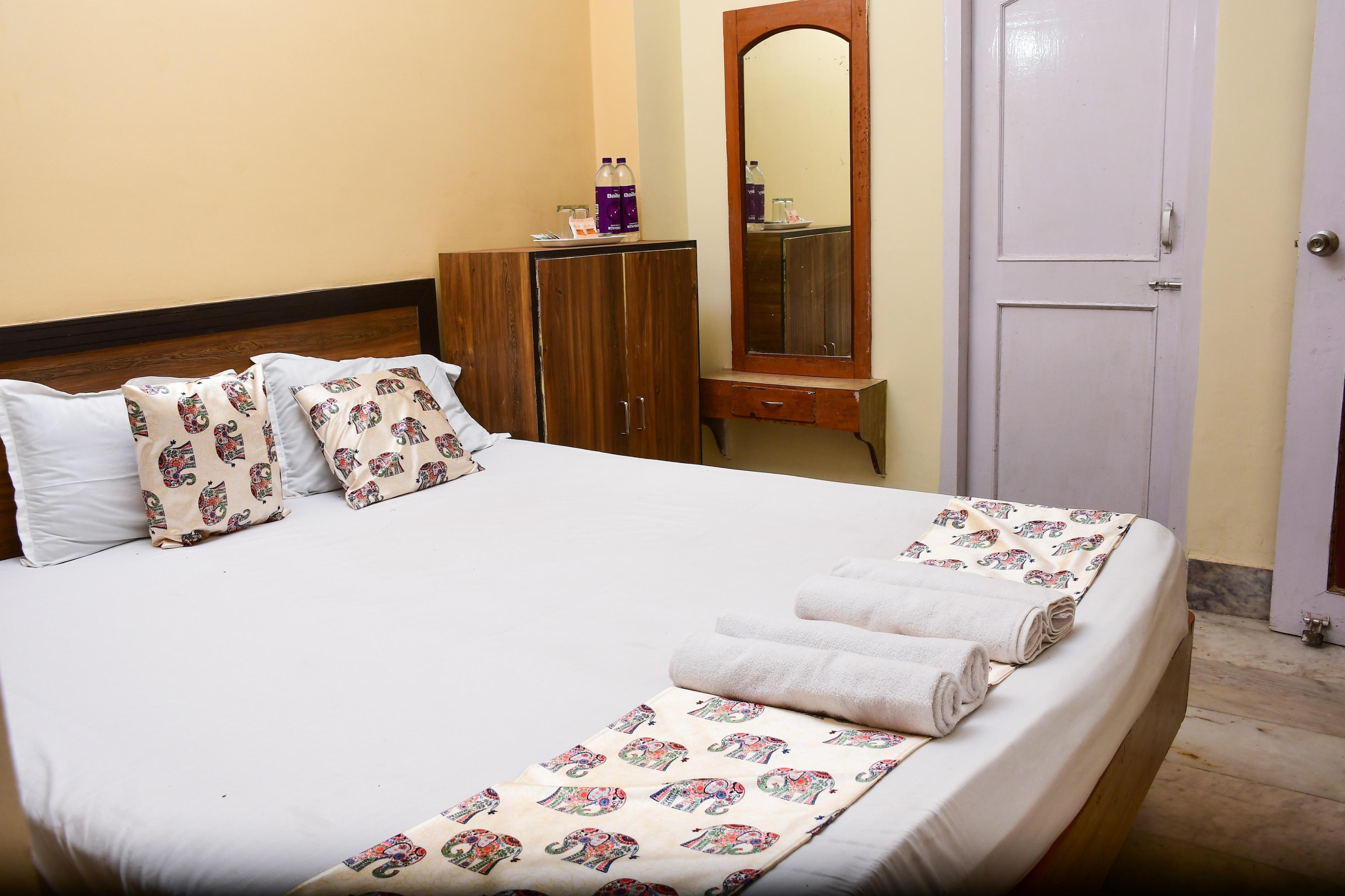 HOTEL OM - Tap to explore photos