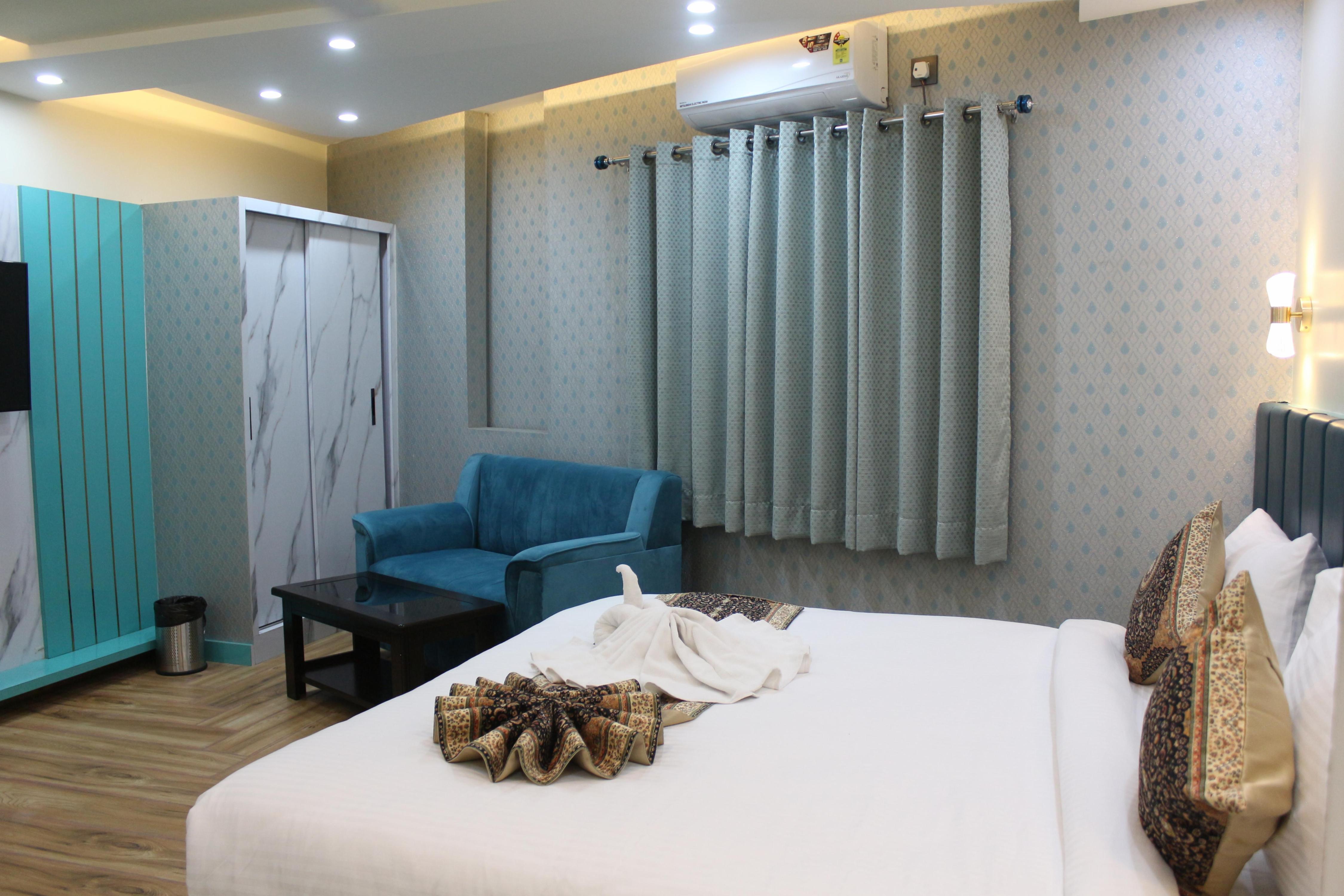 Hotel Banaras Palace - Tap to explore photos