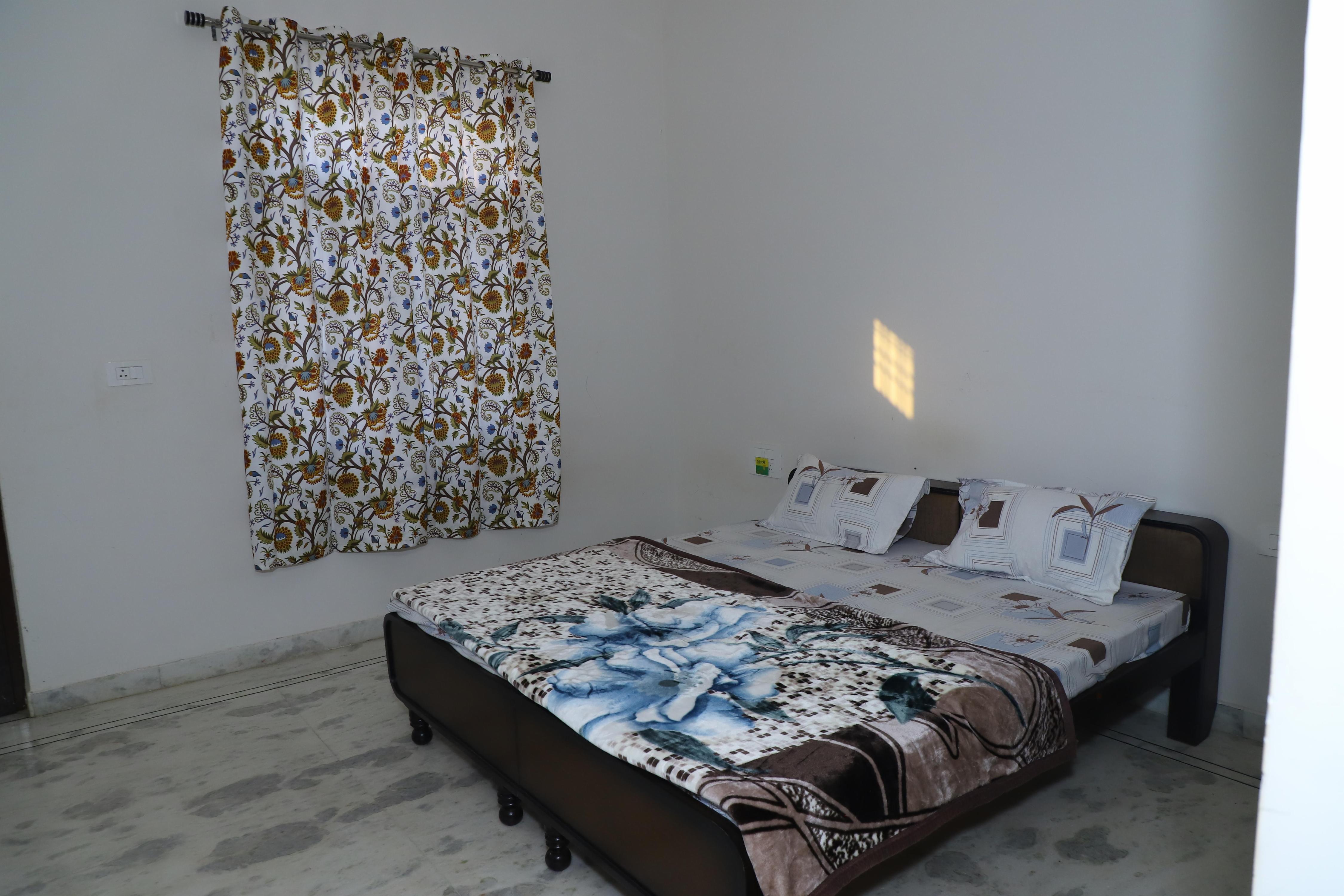 Ubeshwar Paying Guest House - Tap to explore photos