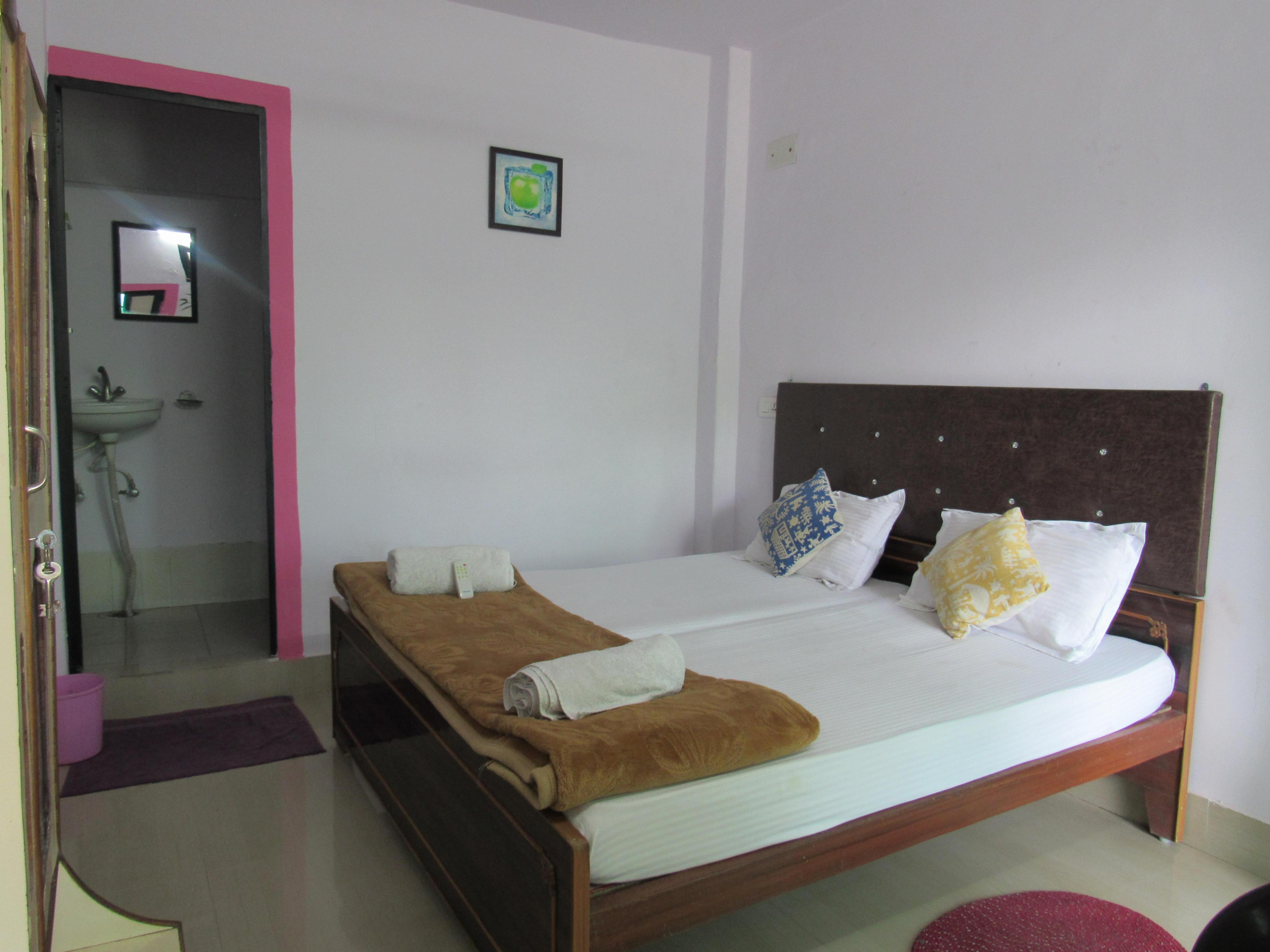 HosteLaVie | Om Home Guest House Room Type - Standard AC