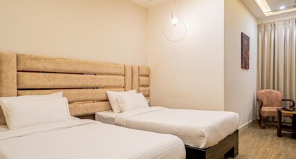 PINK MANGO Room Type - Deluxe Room Twin Bed