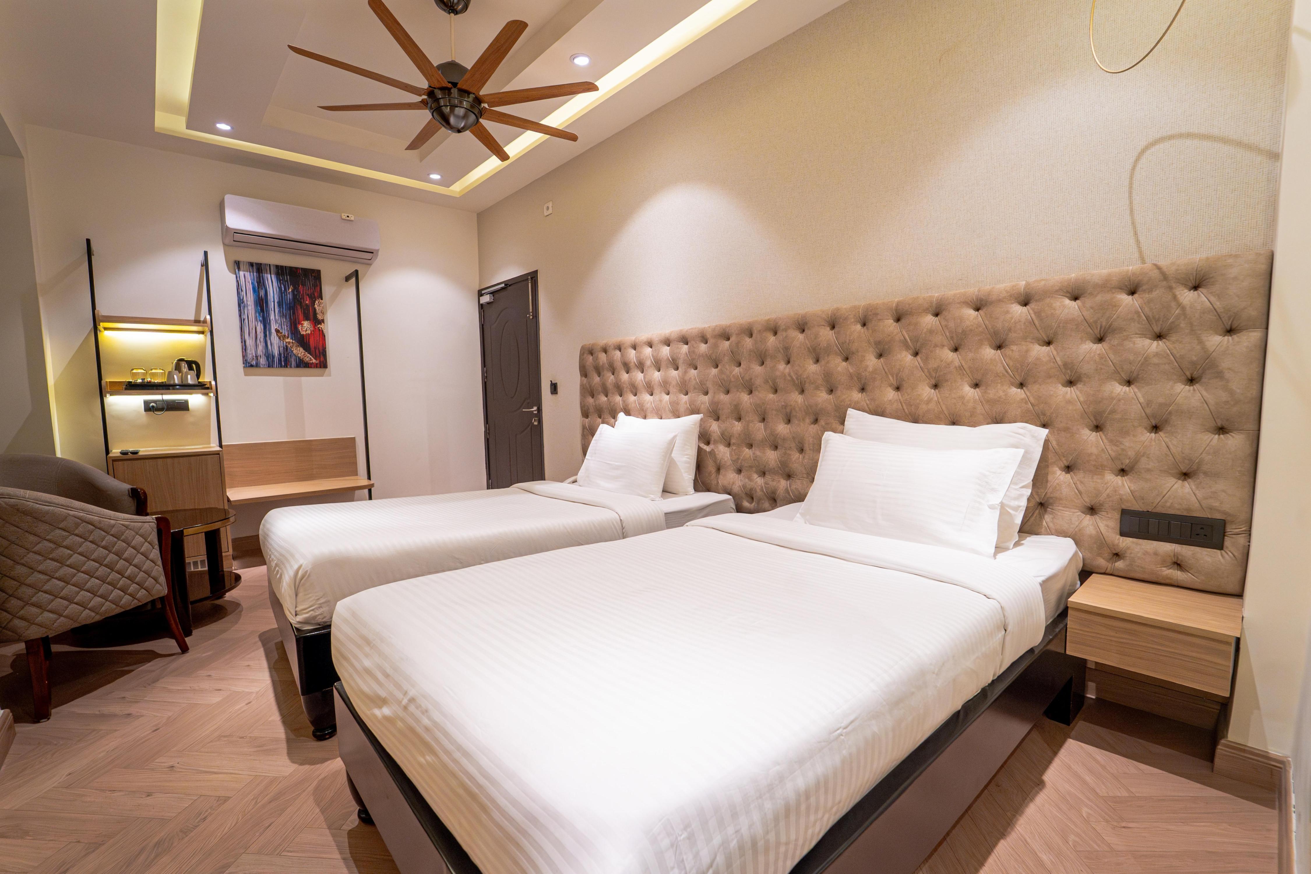 PINK MANGO Room Type - Premium Room Twin Bed