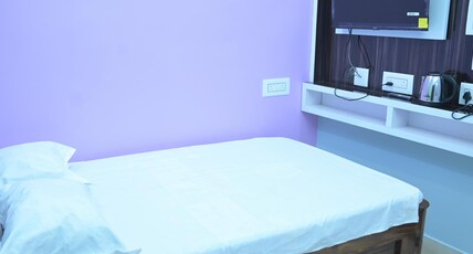 NEW MOTIJHIL GUEST HOUSE Room Type - Deluxe Queen Room NEW MOTIJHIL GUEST HOUSE Room Type - Deluxe Queen Room