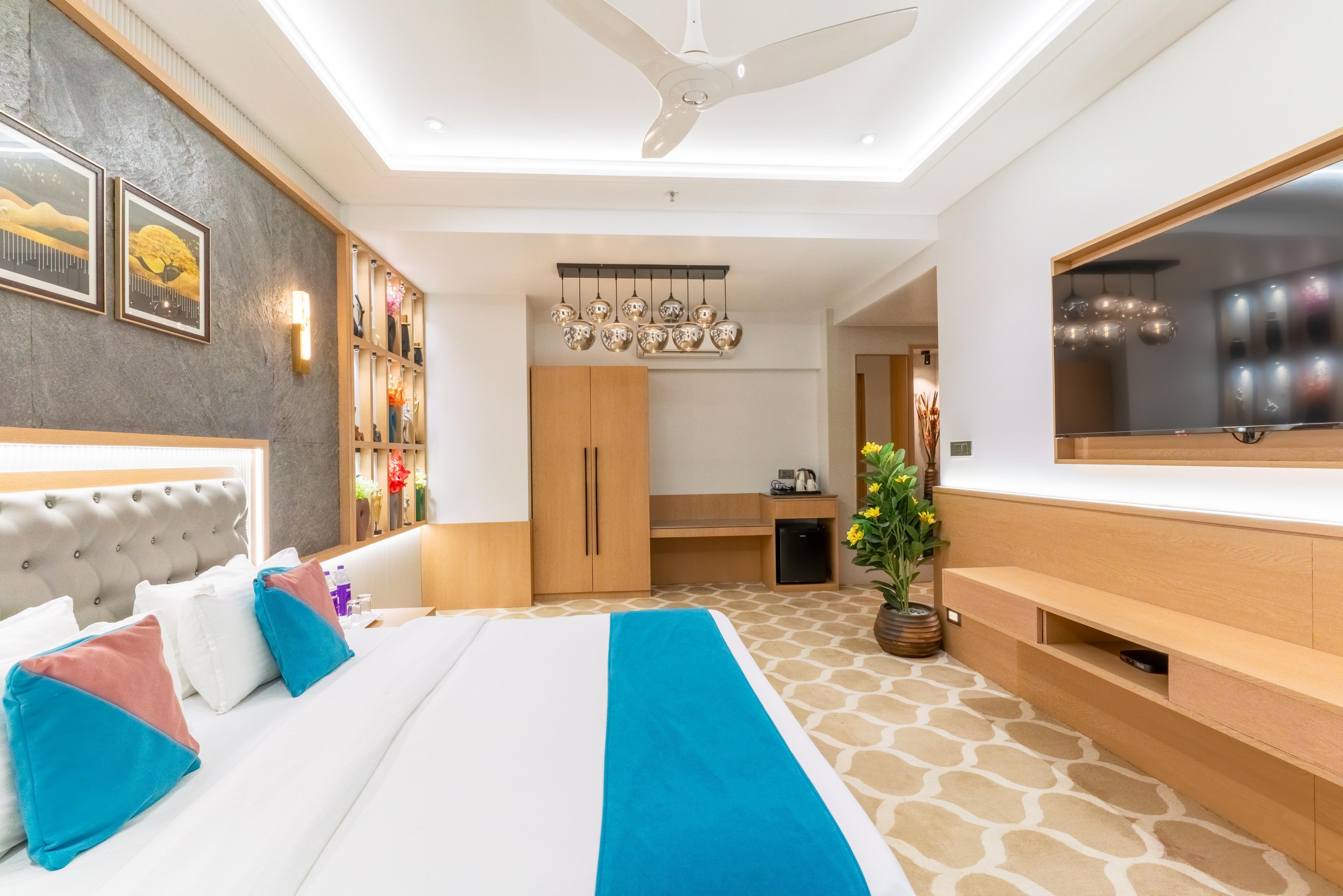 Pride Elite Dwarka Room Type - Executive Balcony Suite with Sea and Temple View