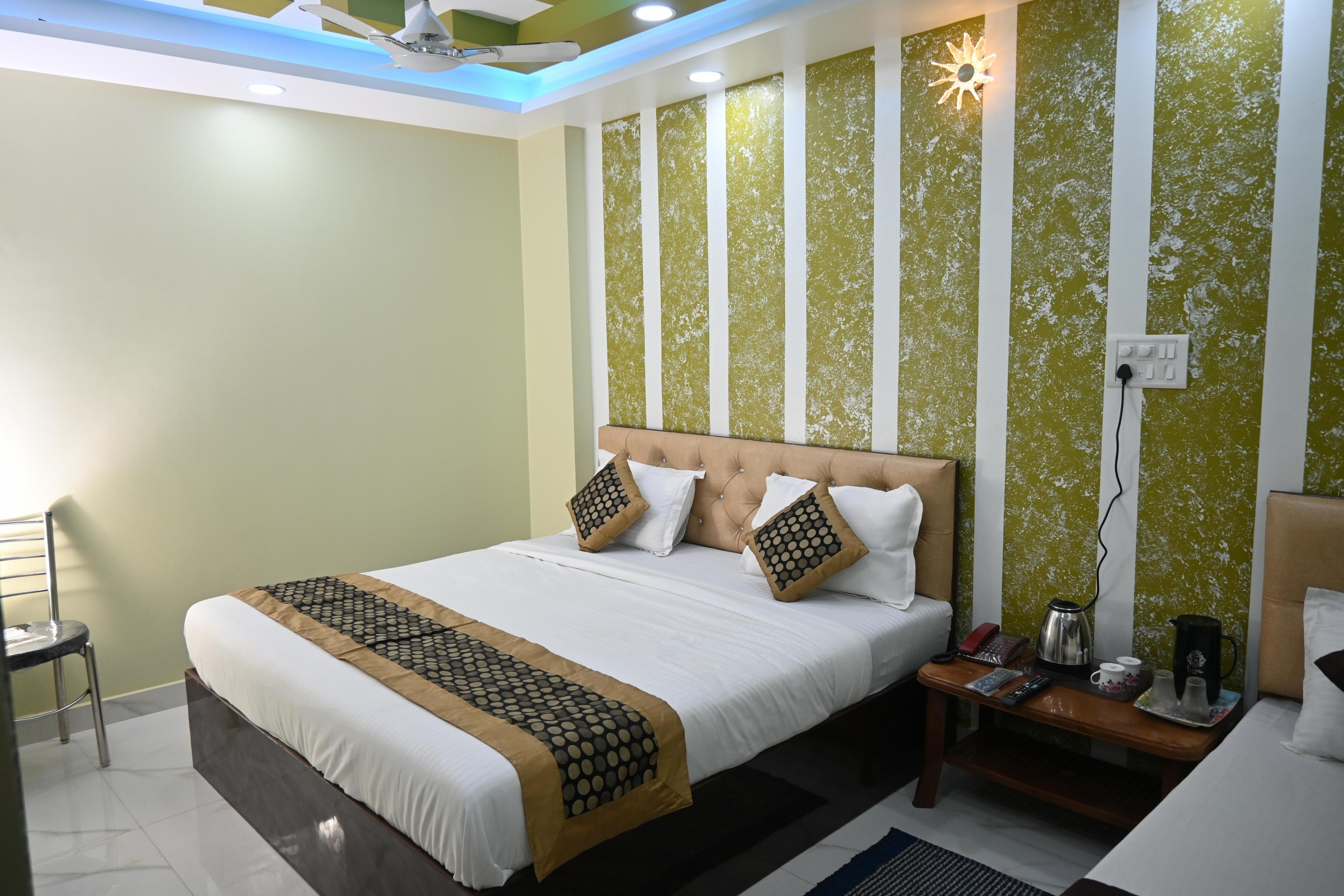 Hotel Silver Coin - 50 Meters from Kashi Vishwanath Temple Room Type - Deluxe Double Bed Room