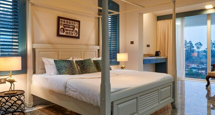 CLOUDS NEST Room Type - Deluxe King Room