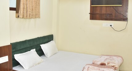 hotel green leaf Room Type - family room