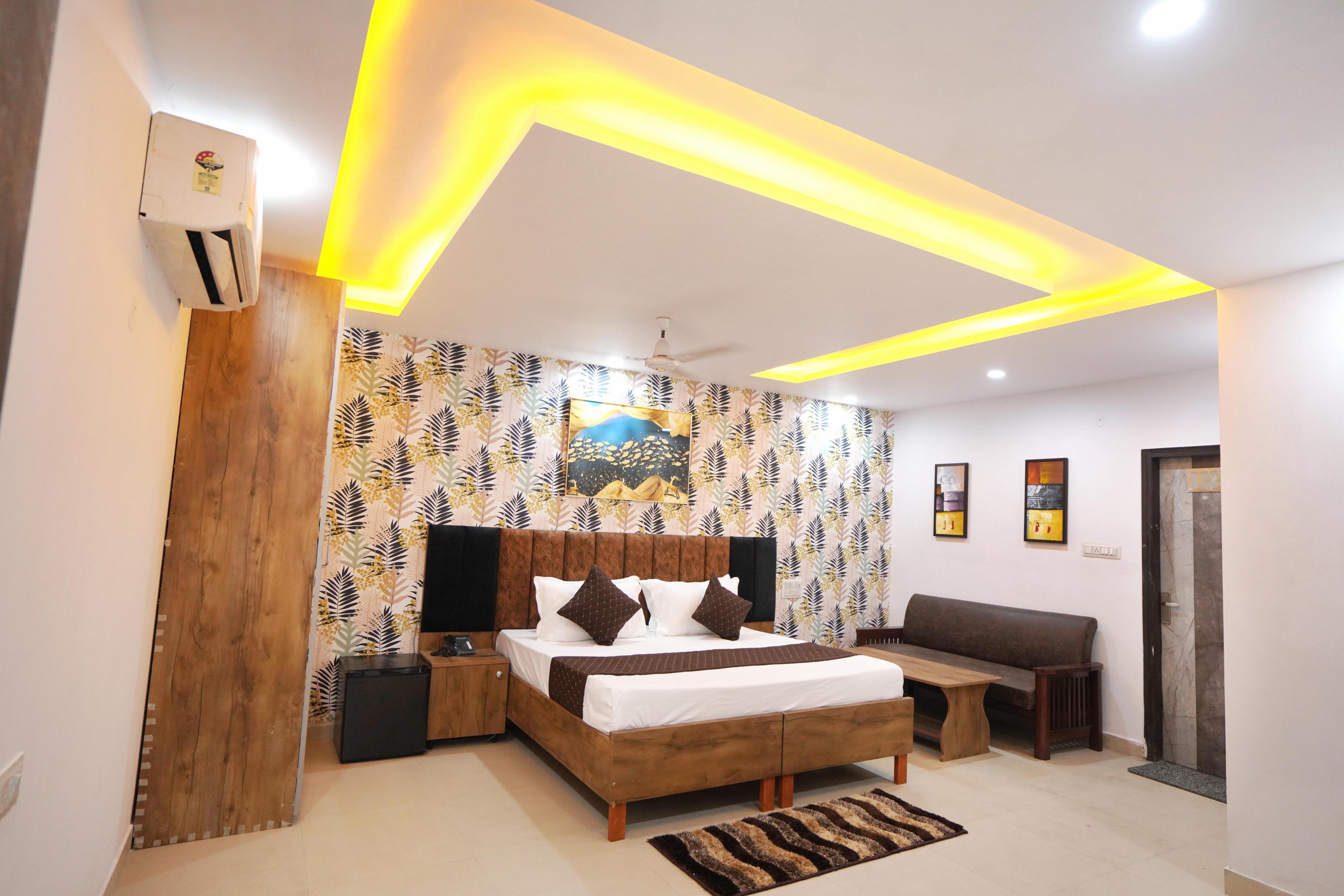 Hotel Royal Retreat Paschim Vihar by Alvish Group Room Type - The Royal Deluxe Room