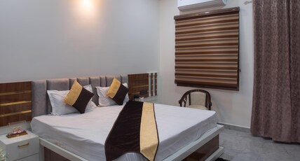 Madhav Residency Room Type - Super Deluxe Room