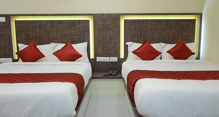 Jeyam Holiday Home Room Type - FAMILY FOUR BED AC ROOM