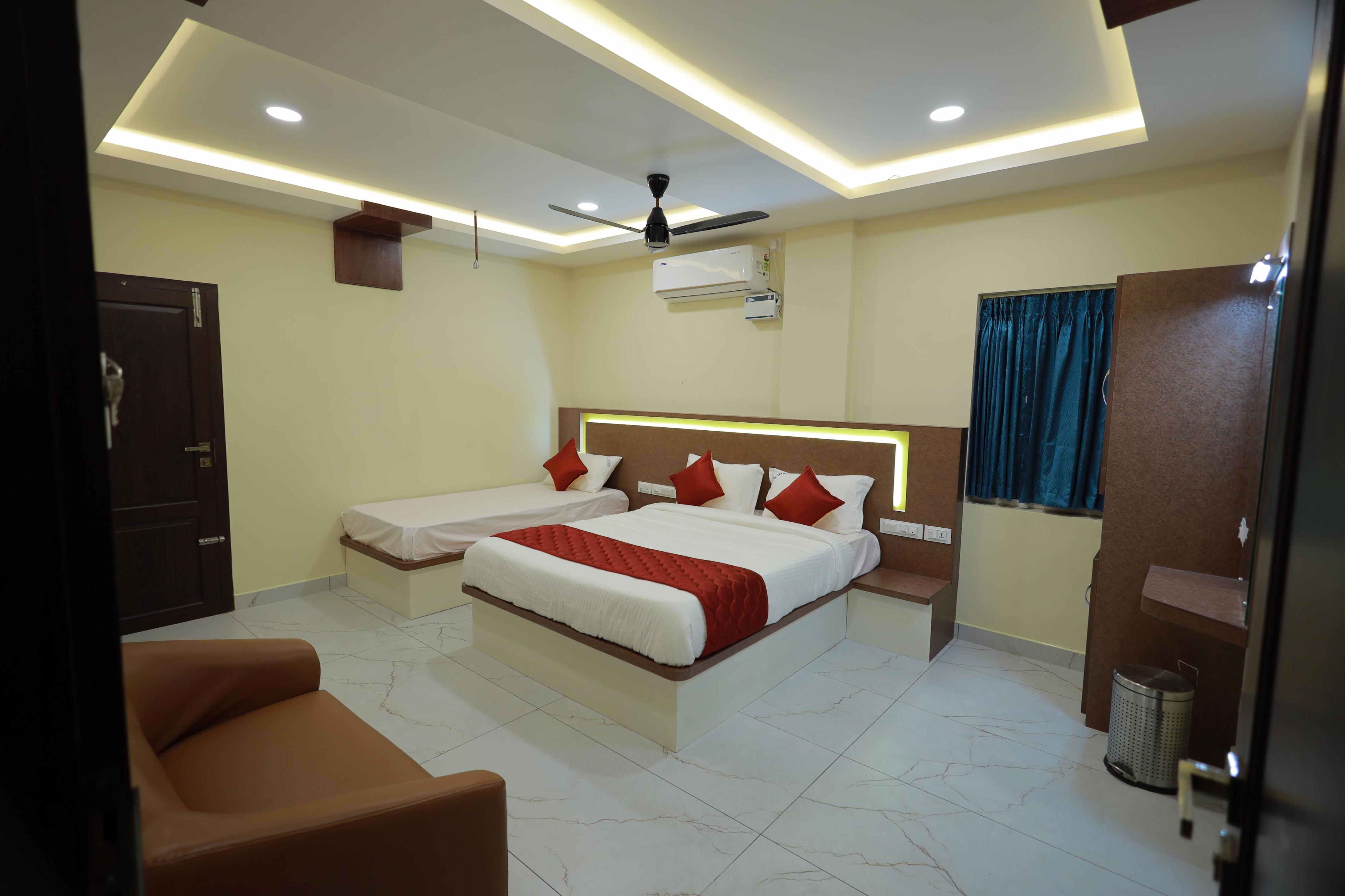 Jeyam Holiday Home Room Type - DELUXE TRIPLE BED AC ROOM