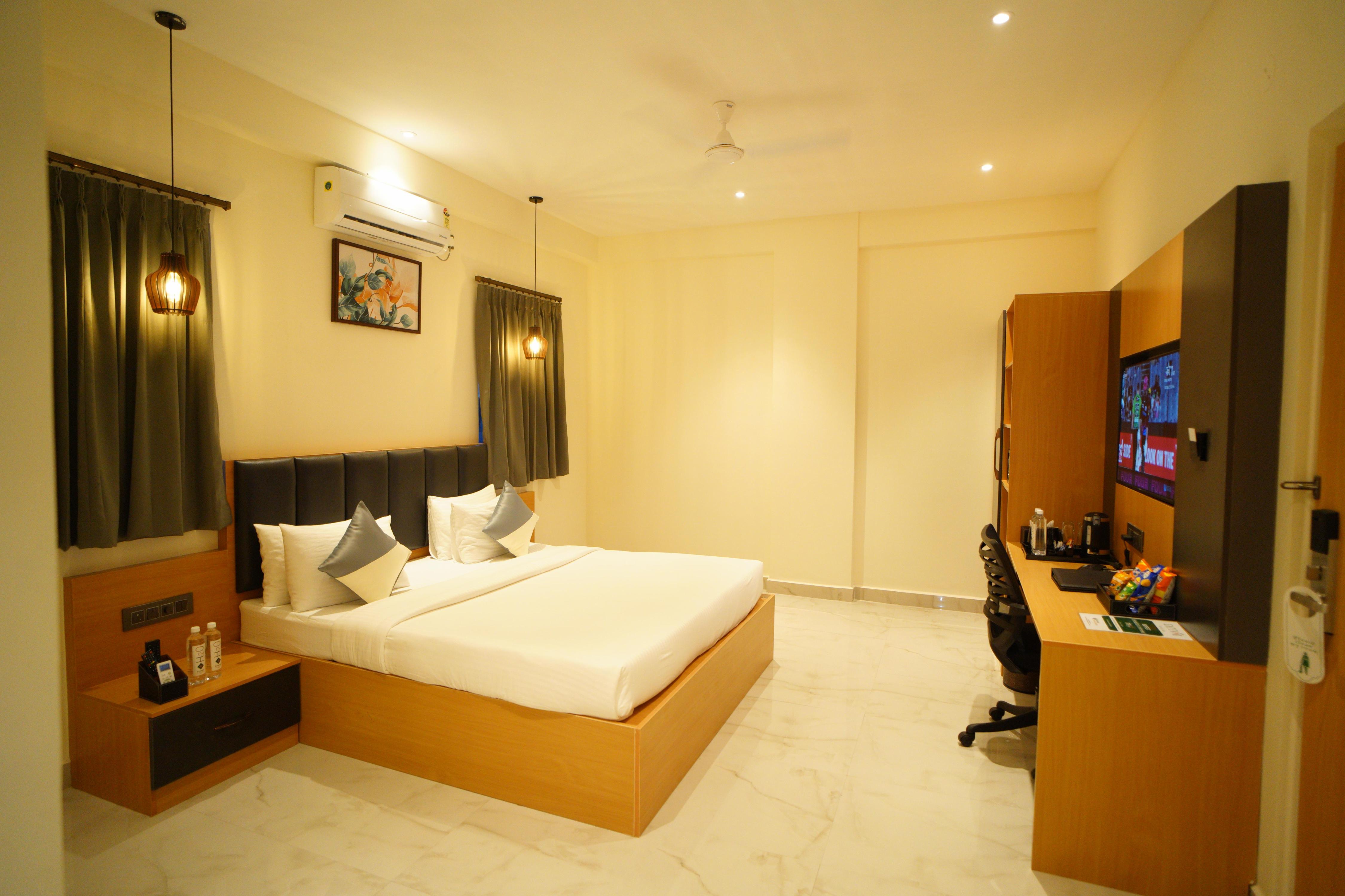 Emerald Urban Comforts Room Type - Deluxe Room