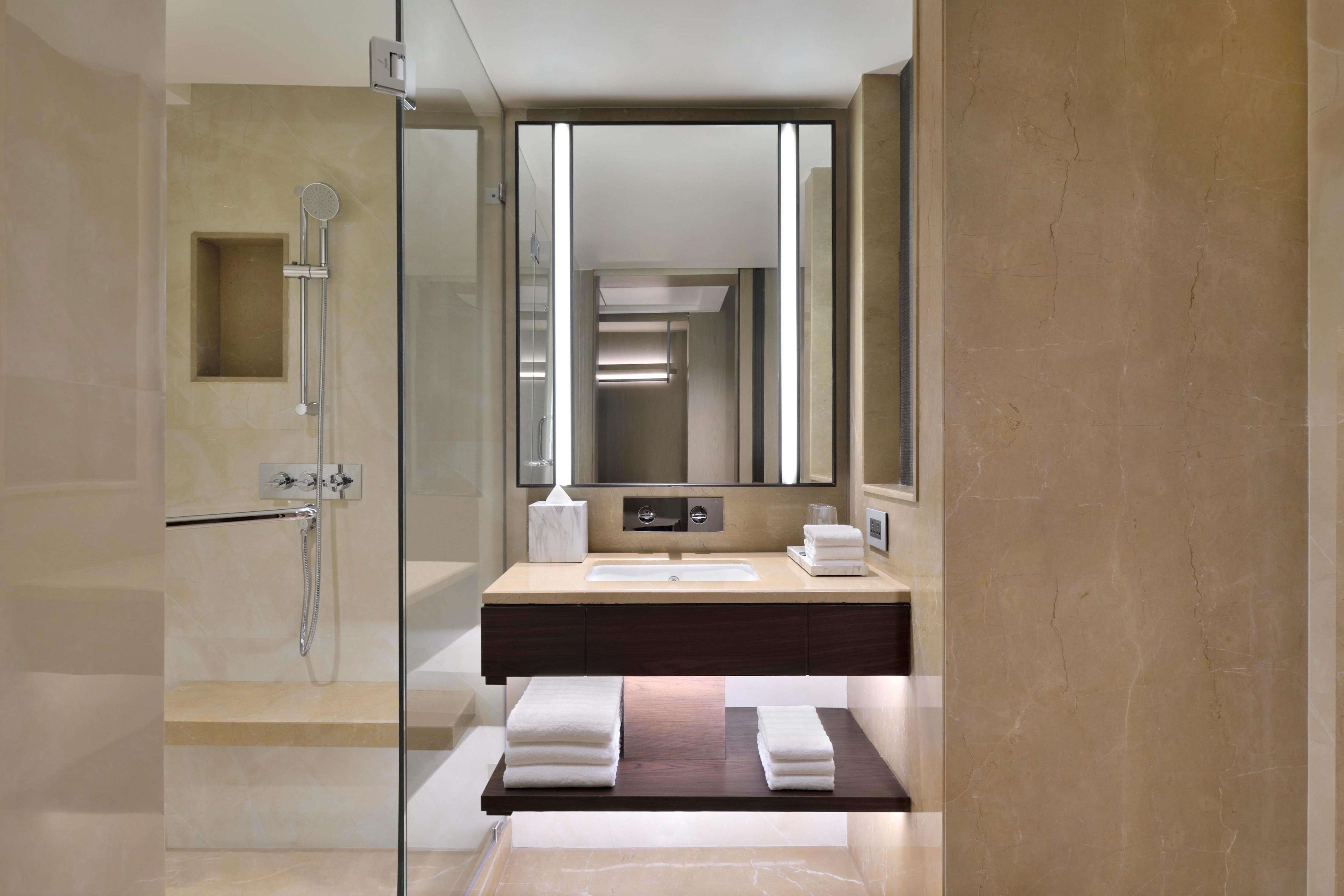 Courtyard by Marriott Gorakhpur Room Type - Executive, Larger Guest room, 1 King