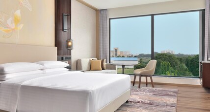 Courtyard by Marriott Gorakhpur Room Type - Executive, Larger Guest room, 1 King