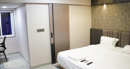 Woodland Hotel Room Type - Executive Room - King Bed