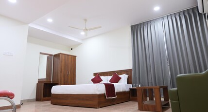 No7 Grandeur Hotel Room Type - Deluxe Room Non AC