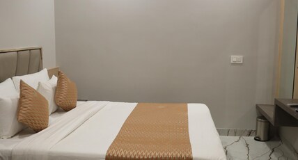 HOTEL HARIDARSHAN Room Type - DELUXE