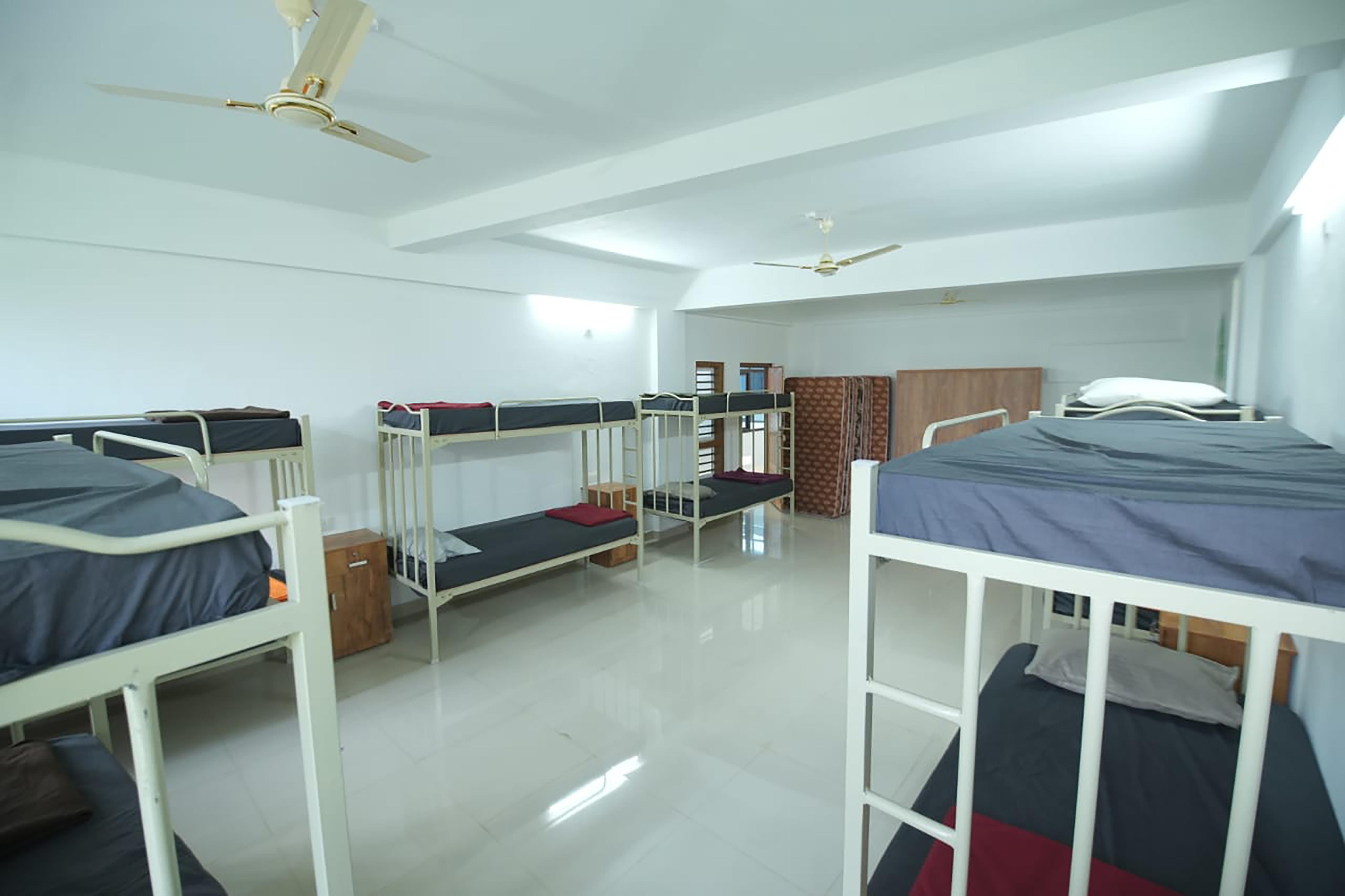 Queen C Inn Room Type - Dormitory 12 PAX