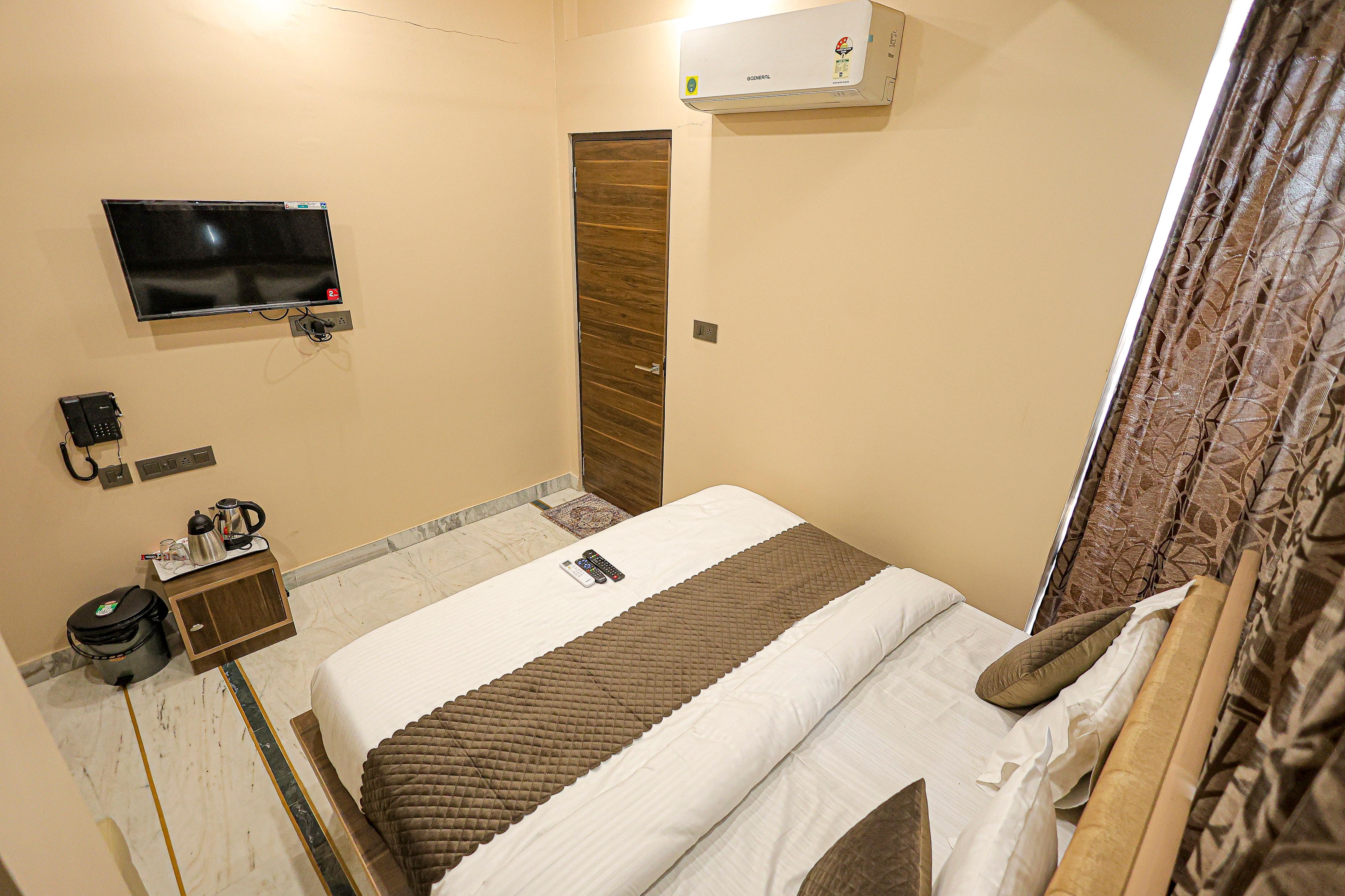 Hotel Pearl Square Room Type - Super Deluxe Room
