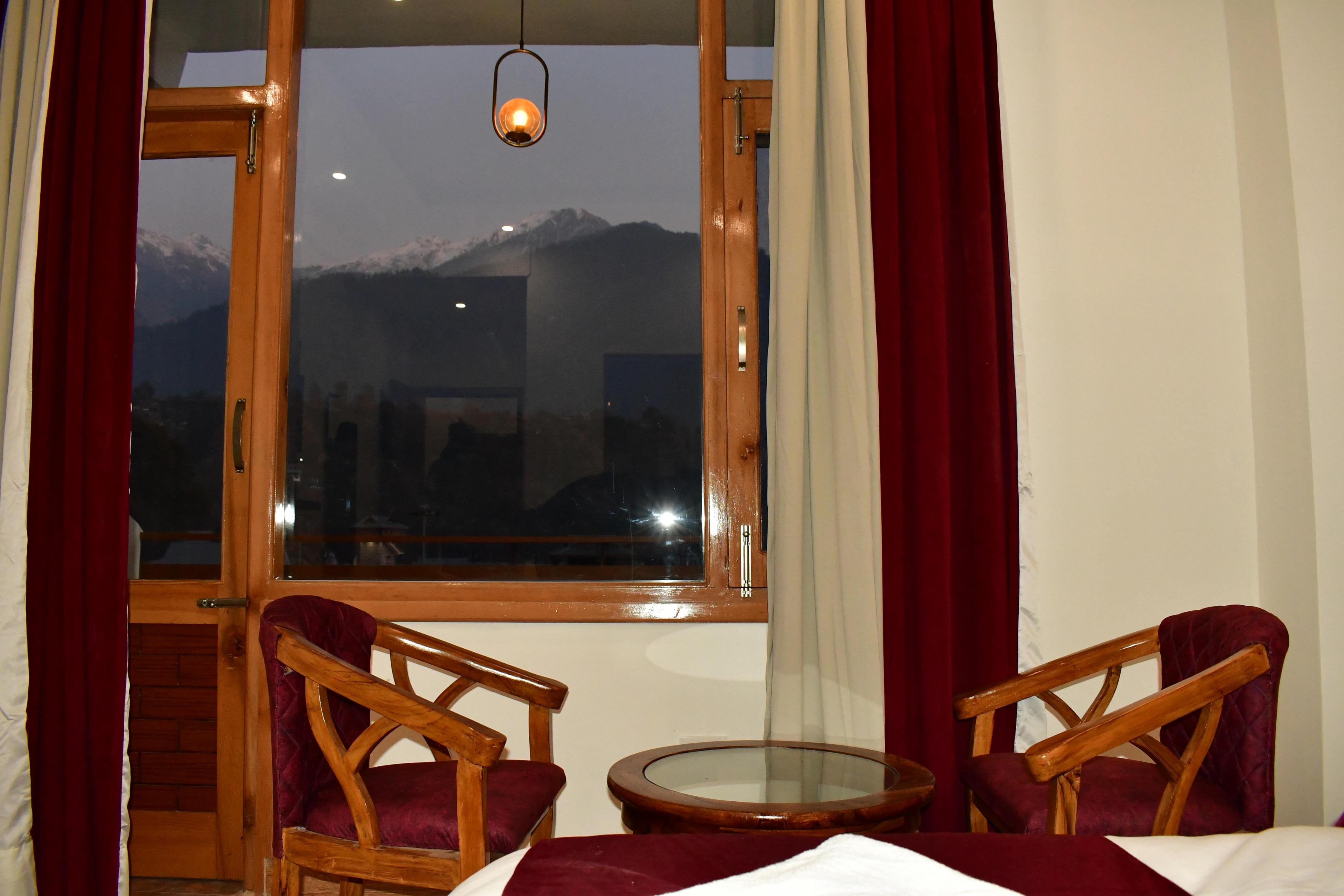 Mountain Majestys Inn - Tap to explore photos