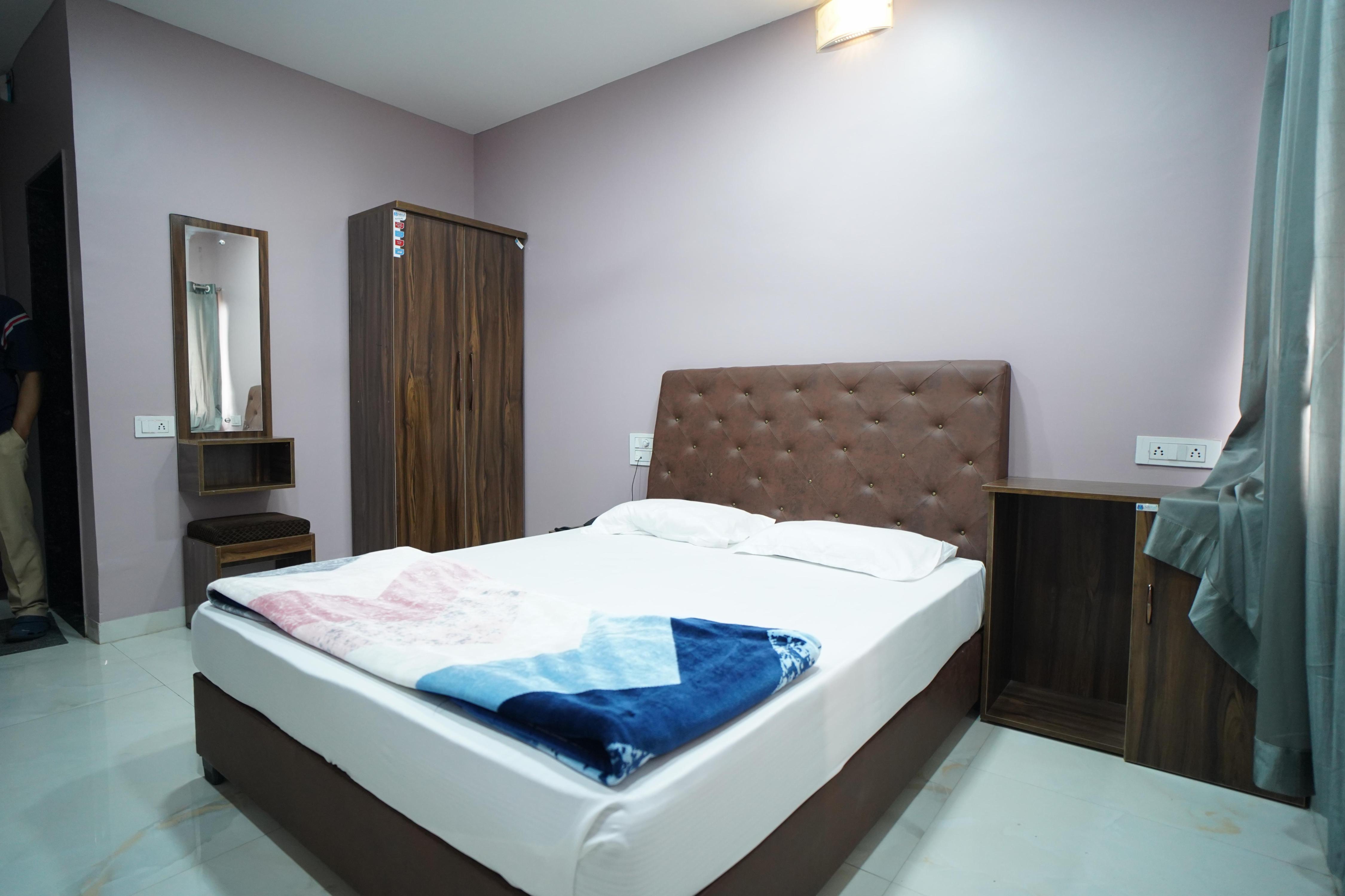 hotel aarti celebration Room Type - Super Deluxe