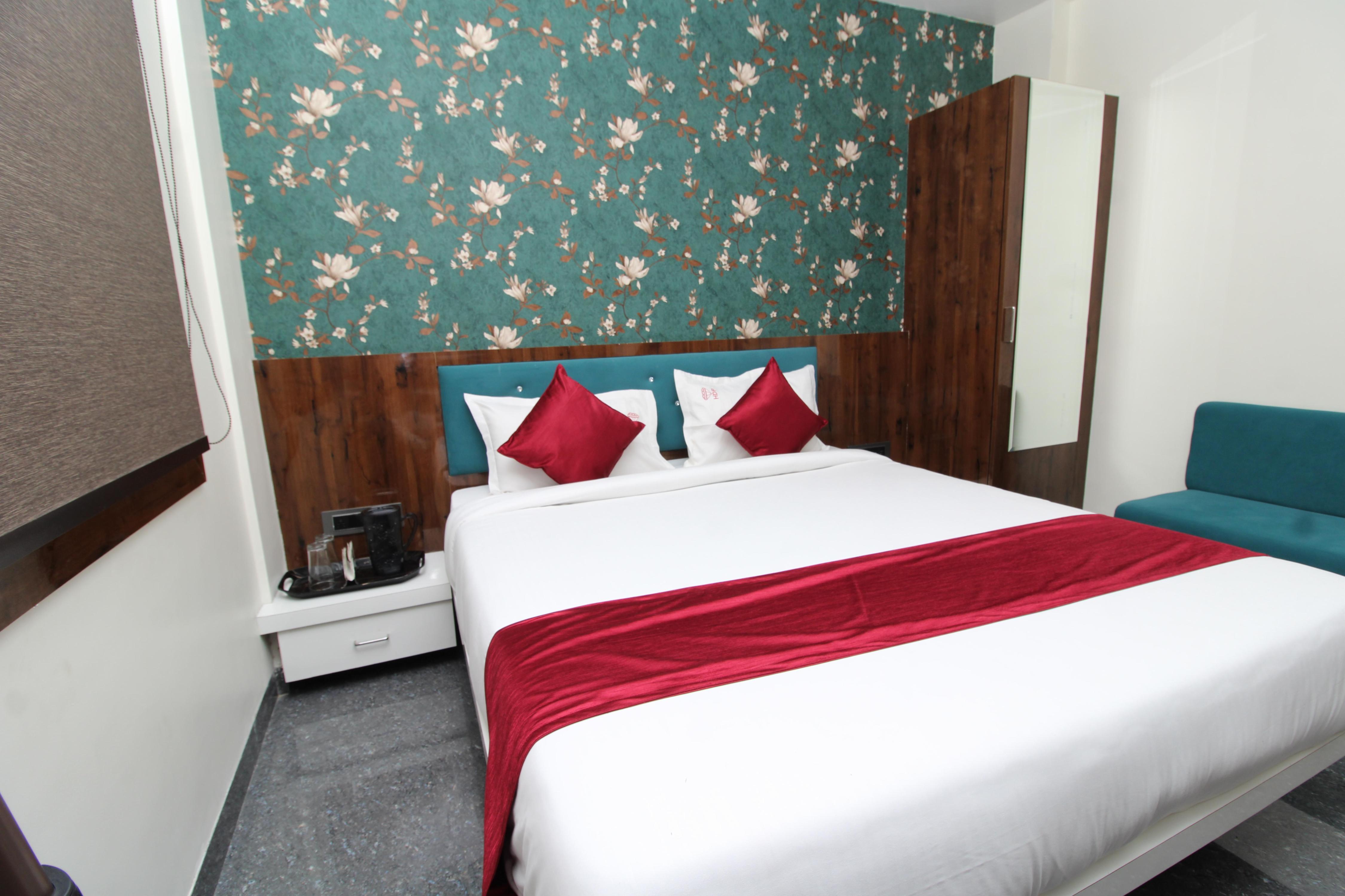 Hotel Diamond Palace - Tap to explore photos