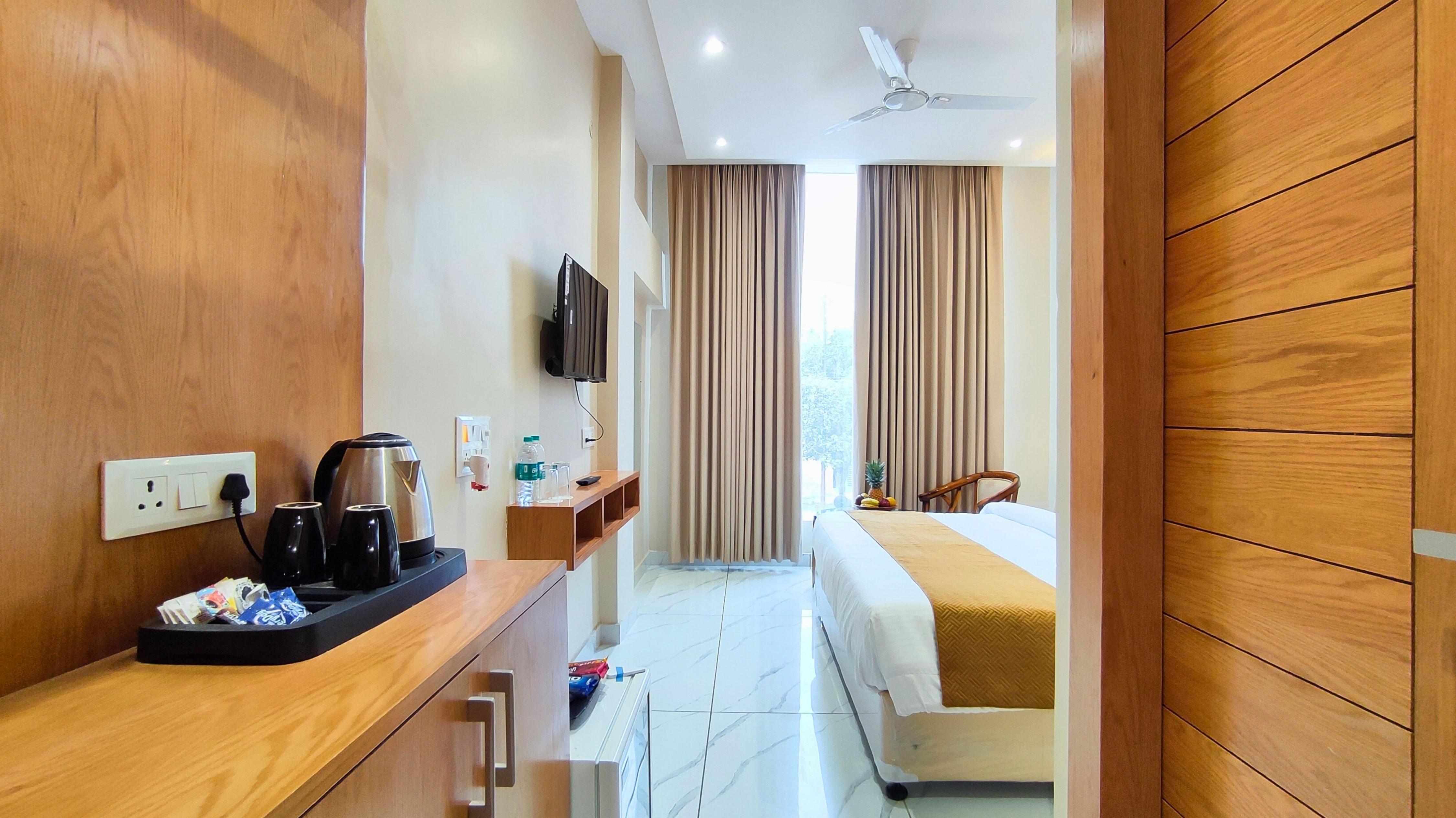 HOTEL MGR Room Type - Deluxe Room