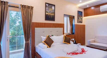 Welcome Grand Residency Room Type - Deluxe Queen with Balcony