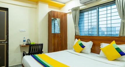 Itsy Hotels Anand Executive, Near Amanora Room Type - Standard Room