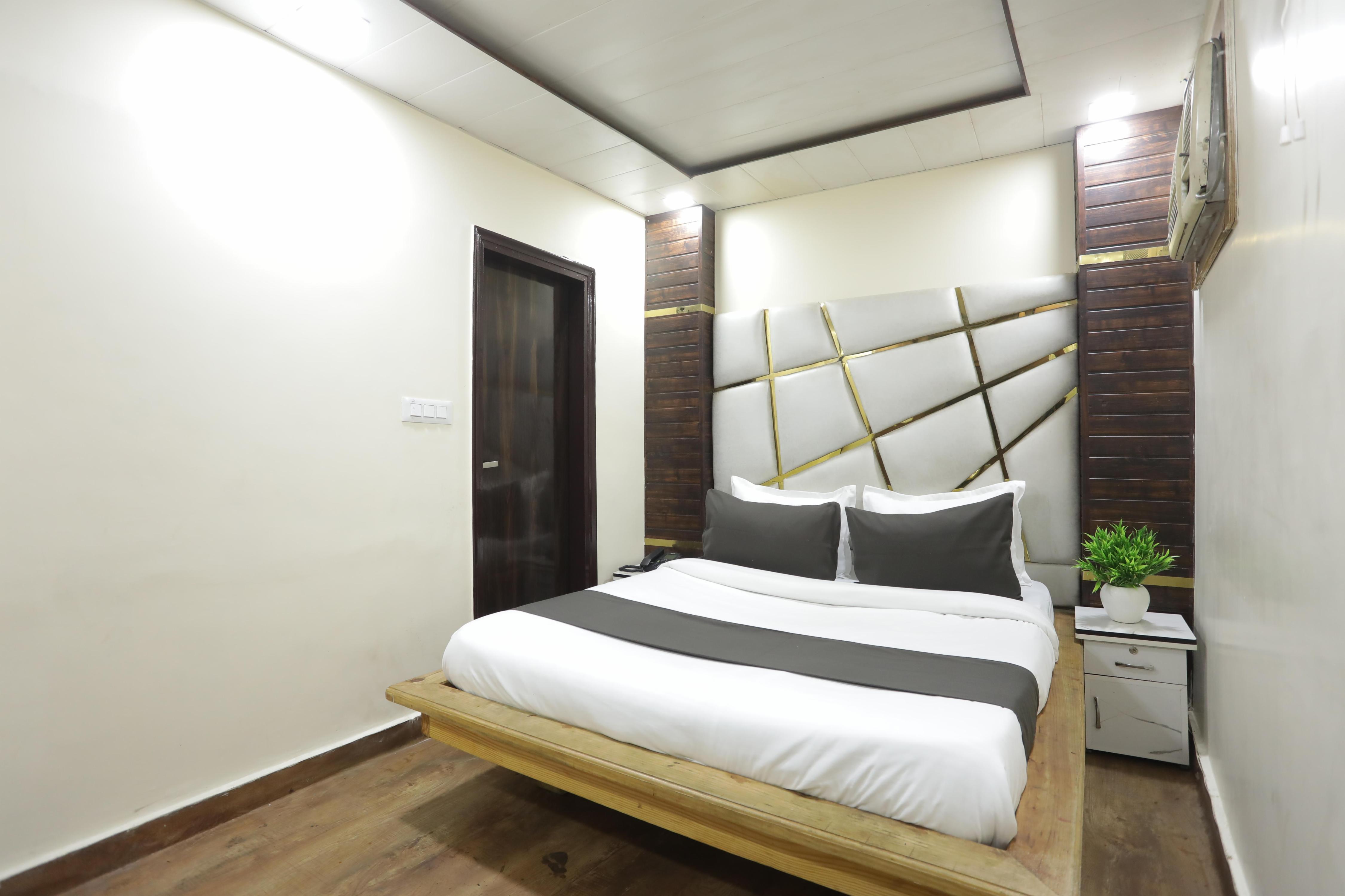 Hotel kalila@shalimar bagh - Tap to explore photos