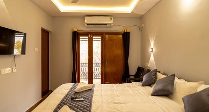 Hotel Lax Residency Room Type - Tripe Room with Balcony