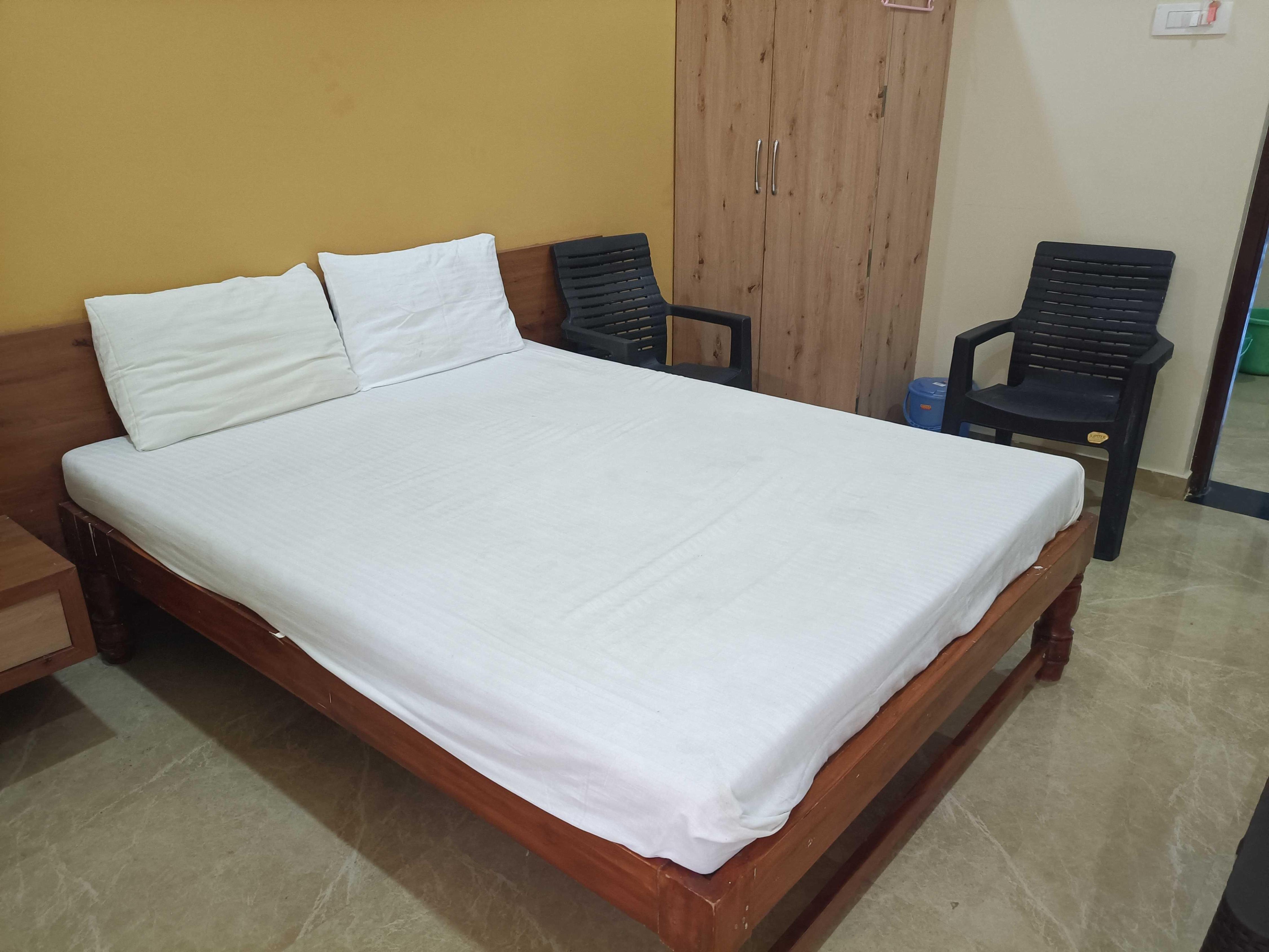 Hotel O Advika Boarding & Lodging - Tap to explore photos