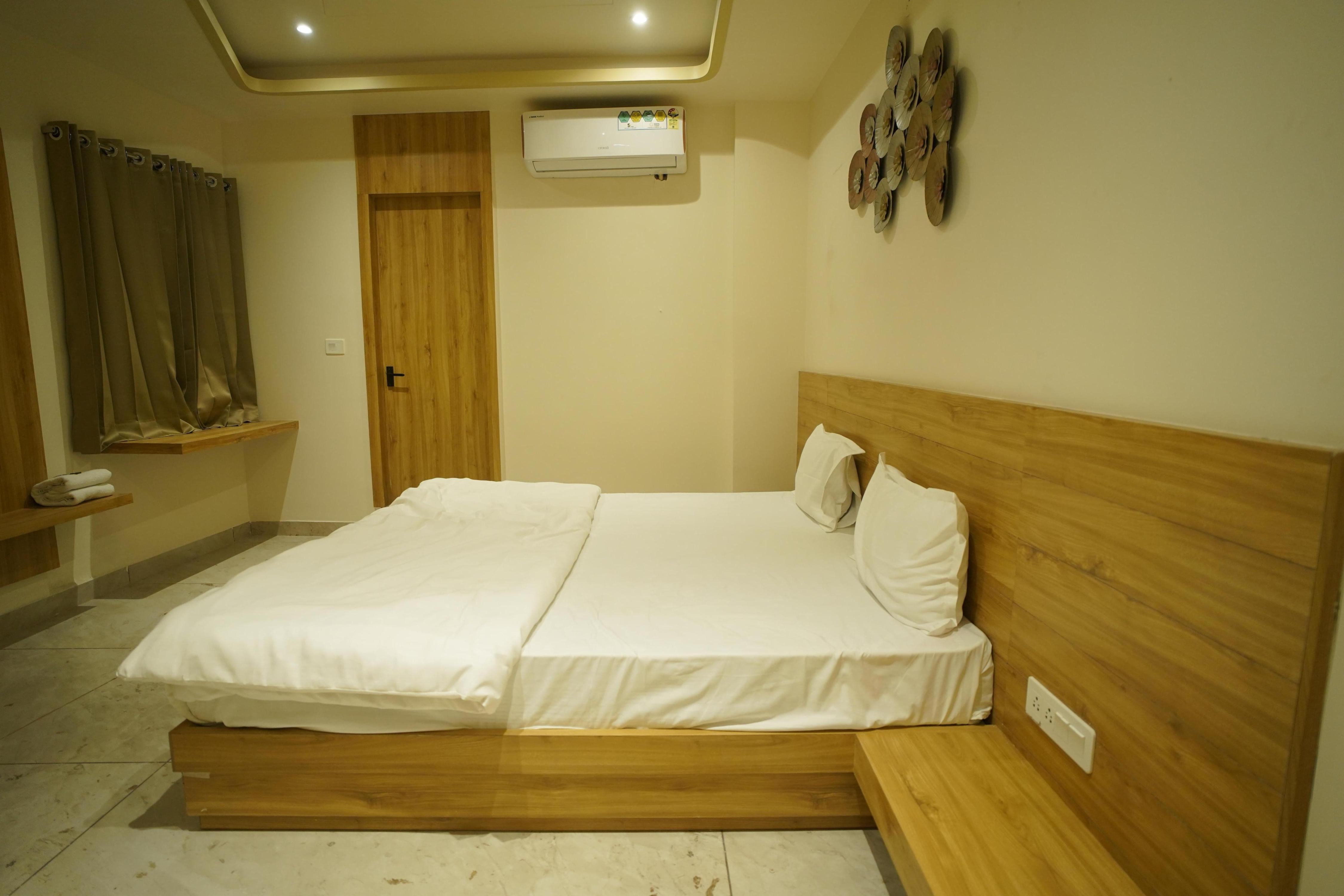 Hotel Rajshree & Bhojnalaya Room Type - EXECUTIVE
