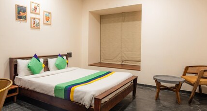 Treebo Premium The Memoir, Ramdaspeth Room Type - Deluxe Room With Mini Fridge