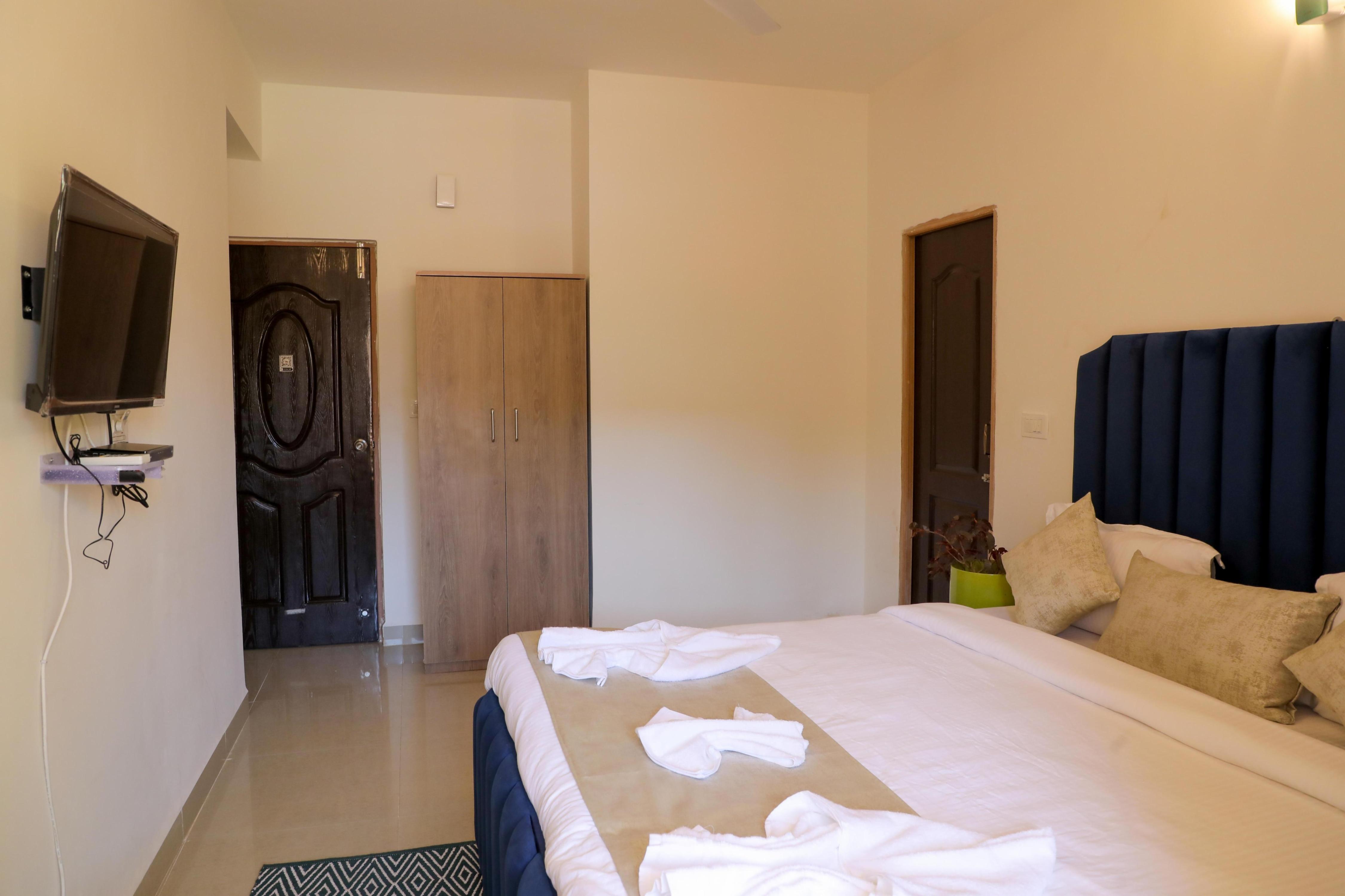 Q Lite Calangute By GOQ Hotels - Tap to explore photos