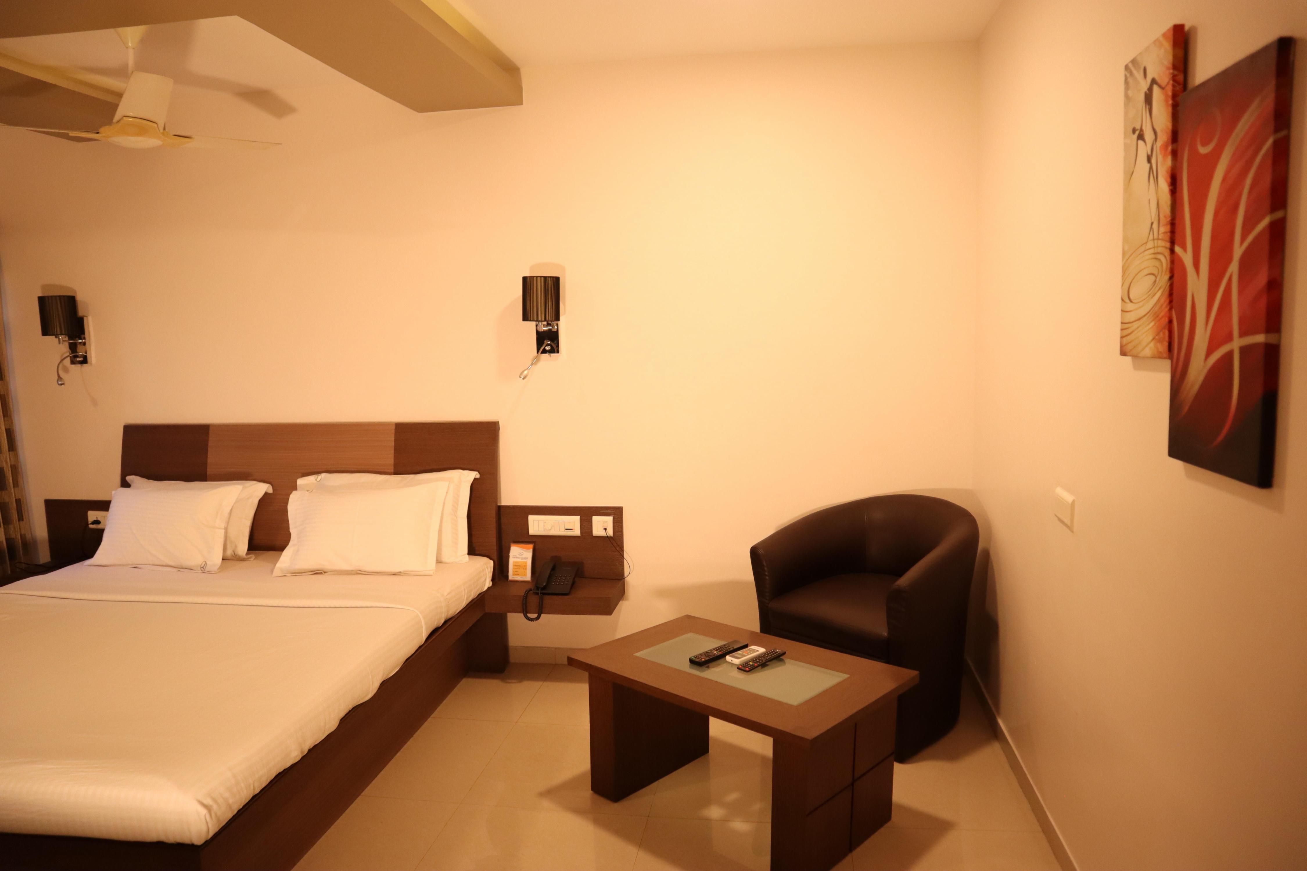 Hotel Maniam Classic West Wing Tirupur Room Type - Deluxe King AC