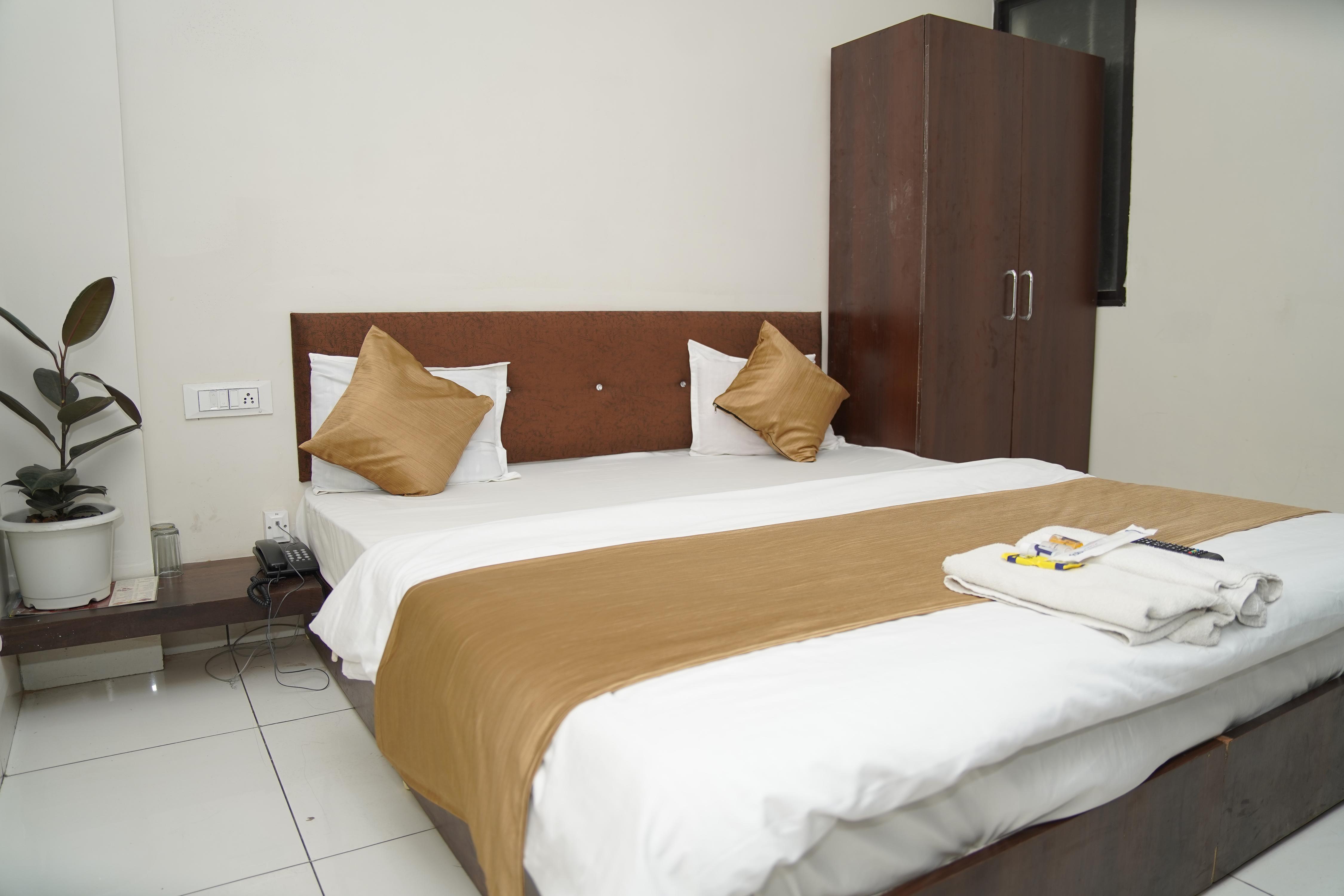 Hotel Dev Shree Palace Room Type - Deluxe Room