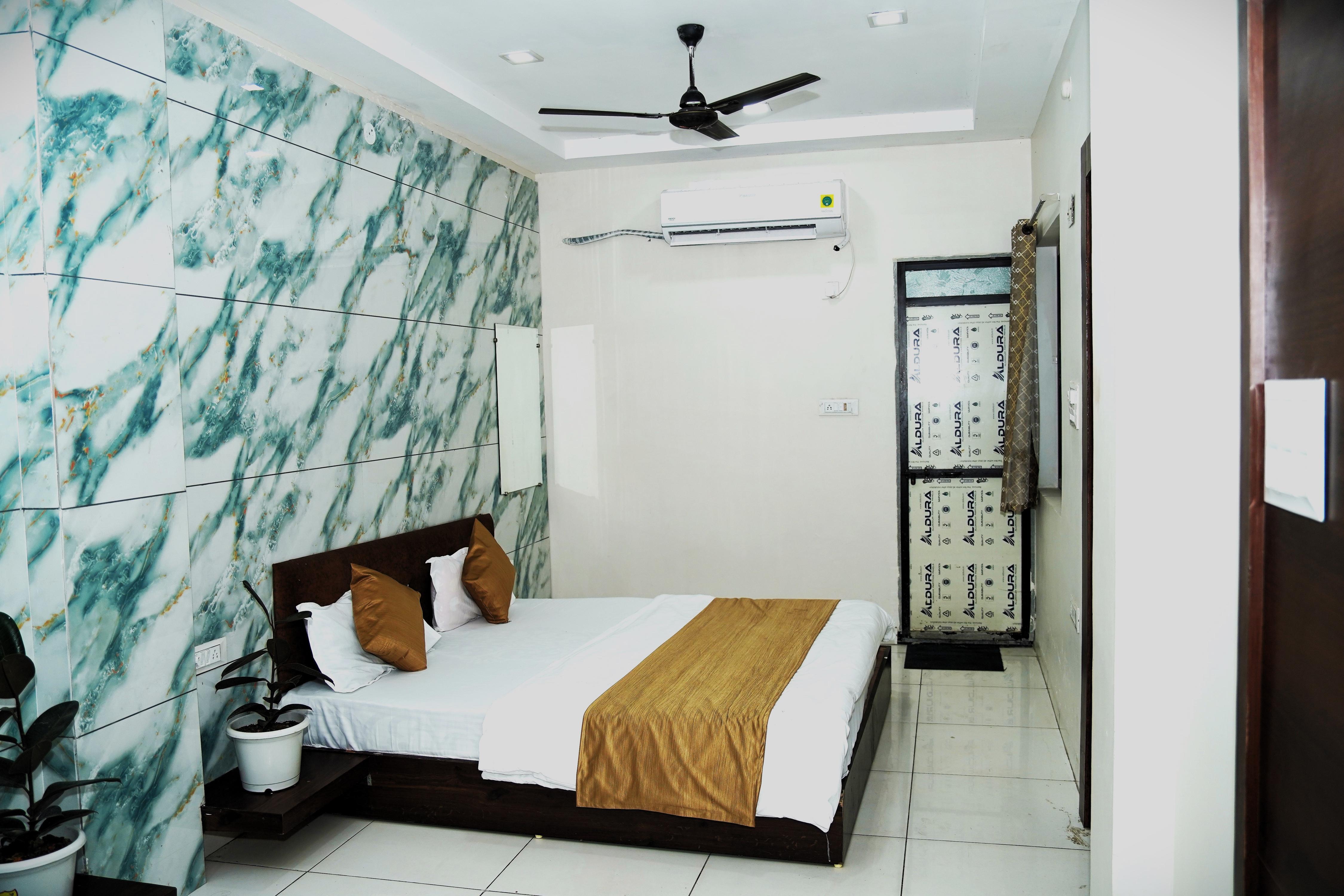 Hotel Dev Shree Palace - Tap to explore photos