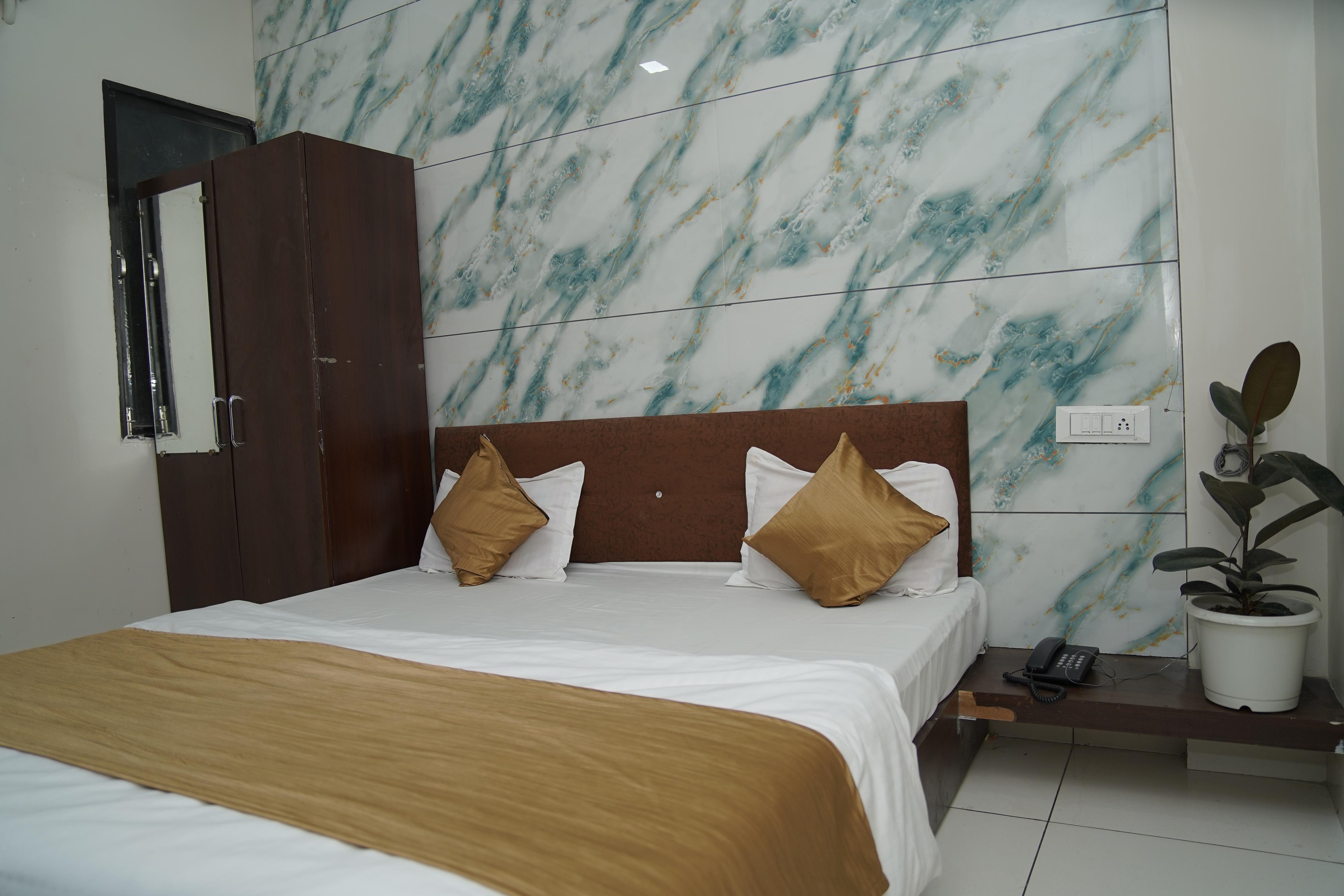 Hotel Dev Shree Palace - Tap to explore photos