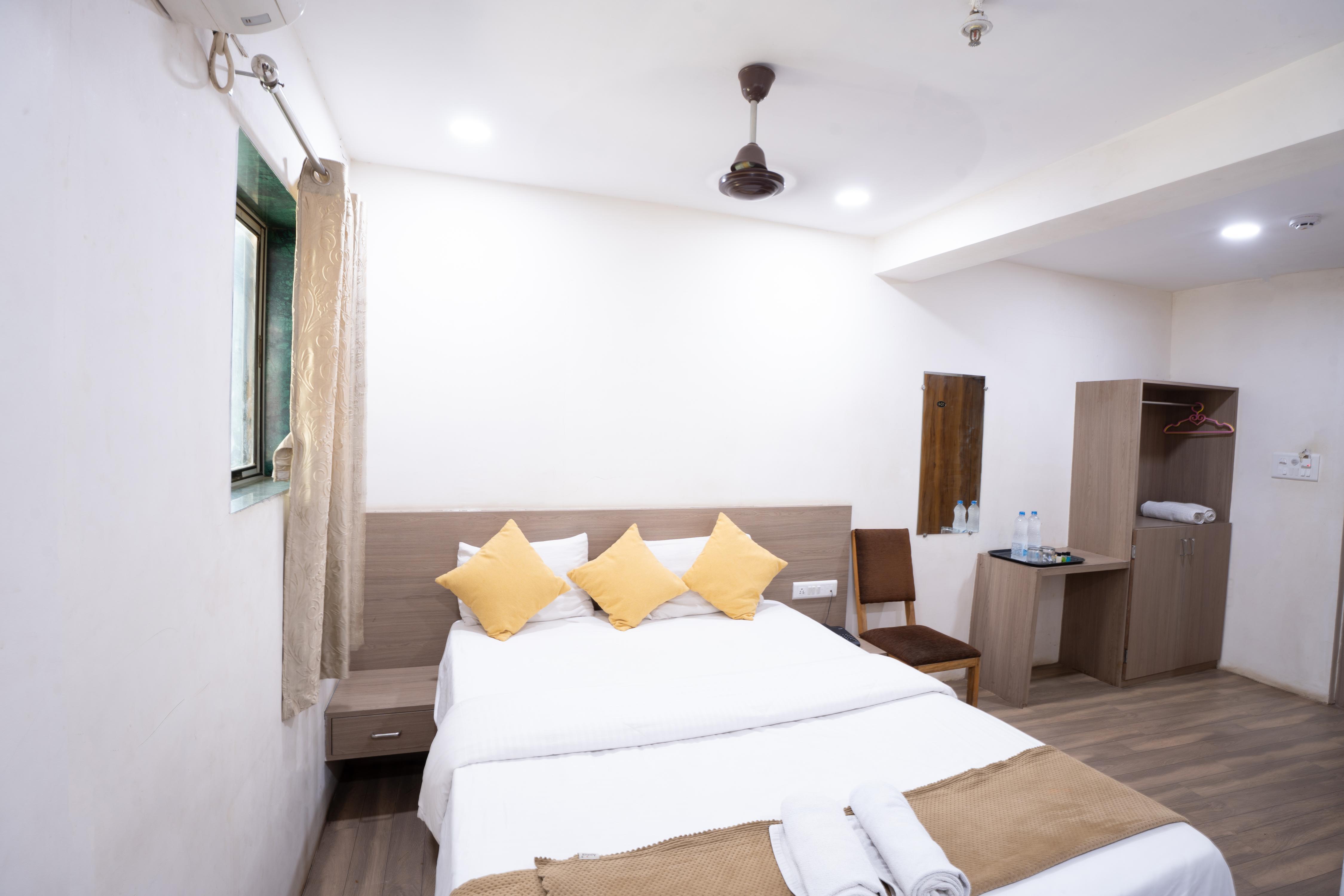 Hotel New Ratnakar Room Type - Deluxe Room