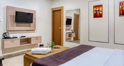 Hotel Lake In Tree Room Type - Deluxe Rooom