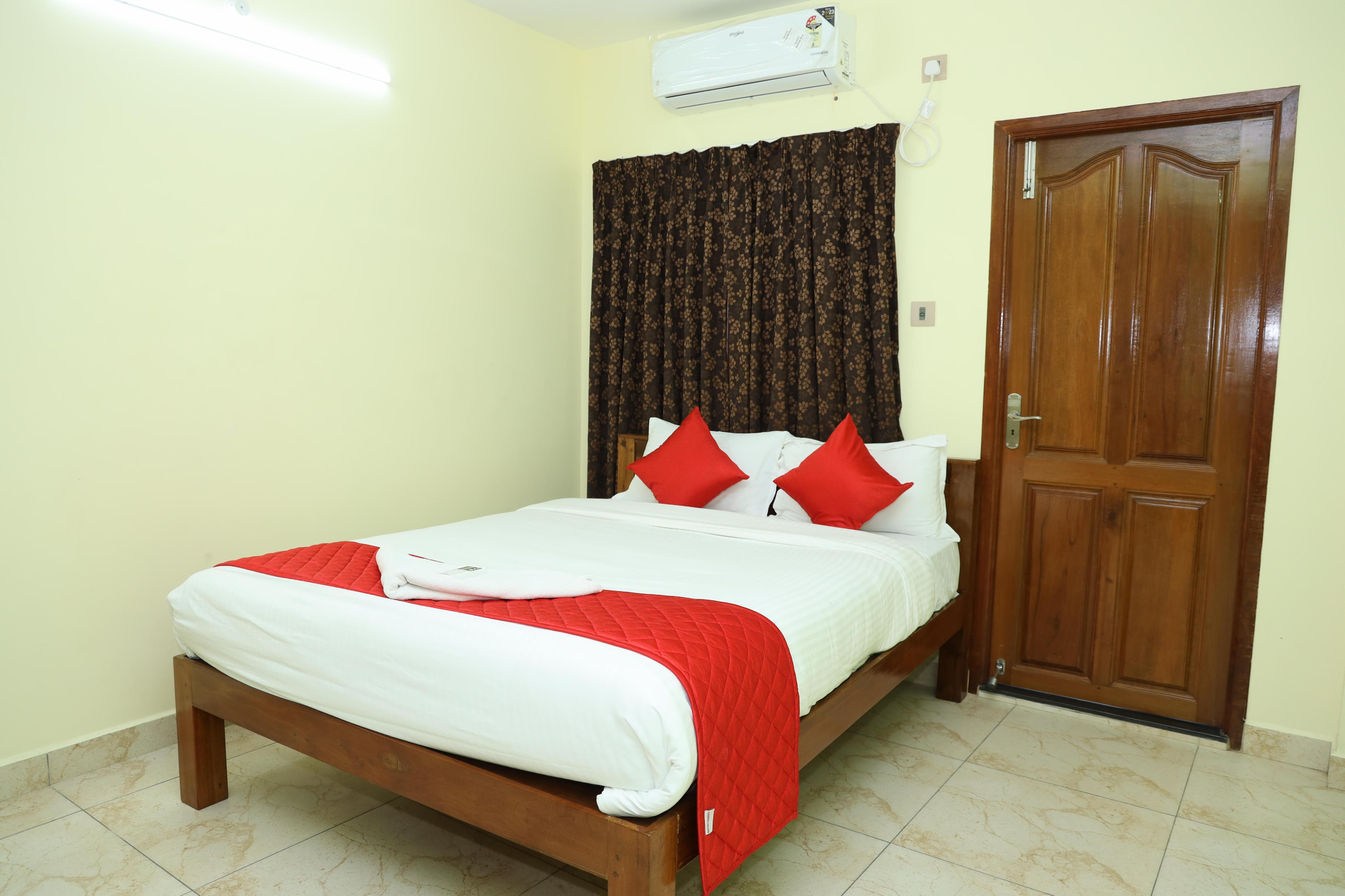 Martines Residency Room Type - Deluxe Double room