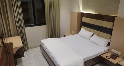 Hotel Food plaza Room Type - Deluxe Room