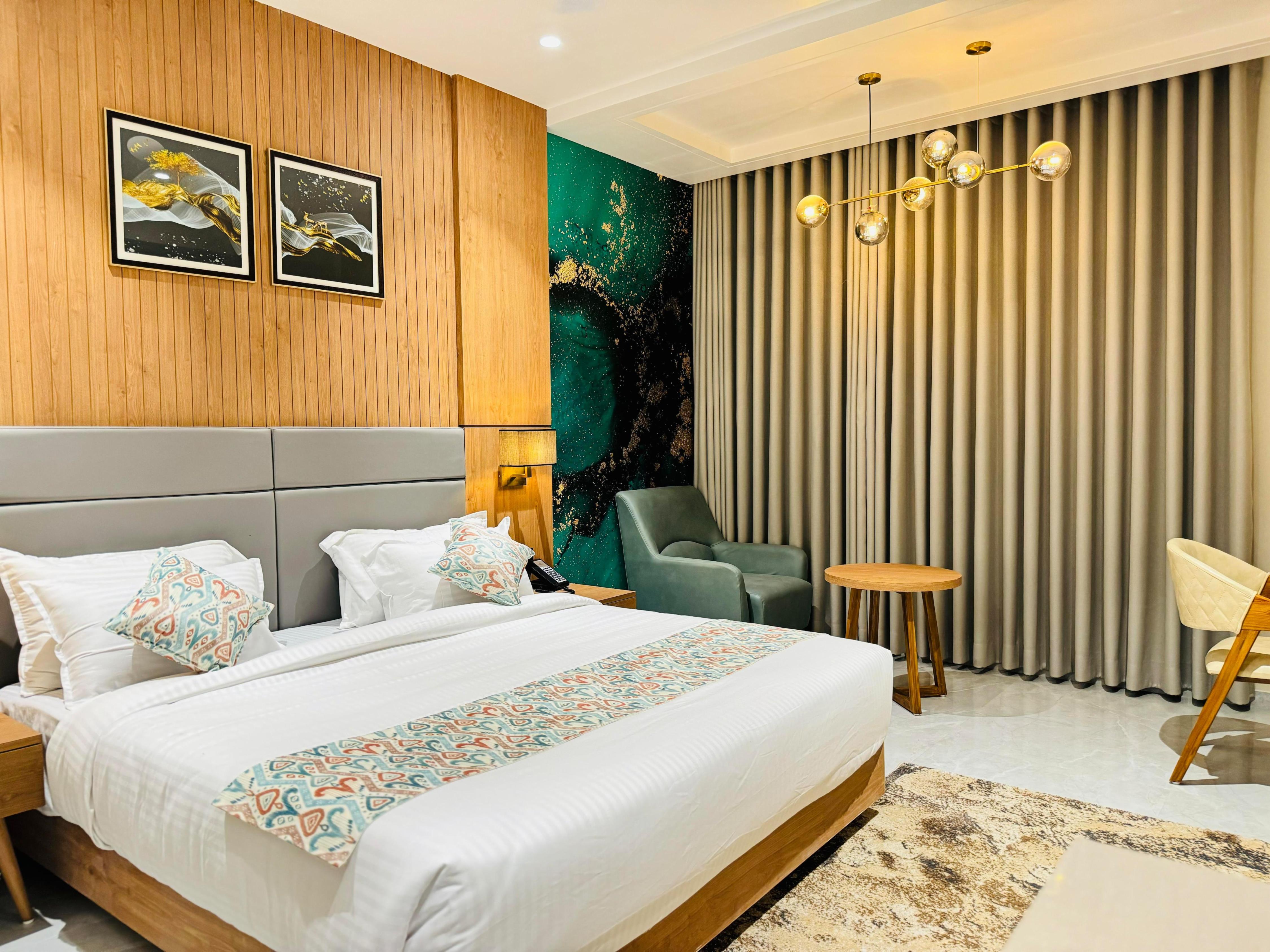 Hotel Park Royal Room Type - Premier Plus Rooms with Balcony