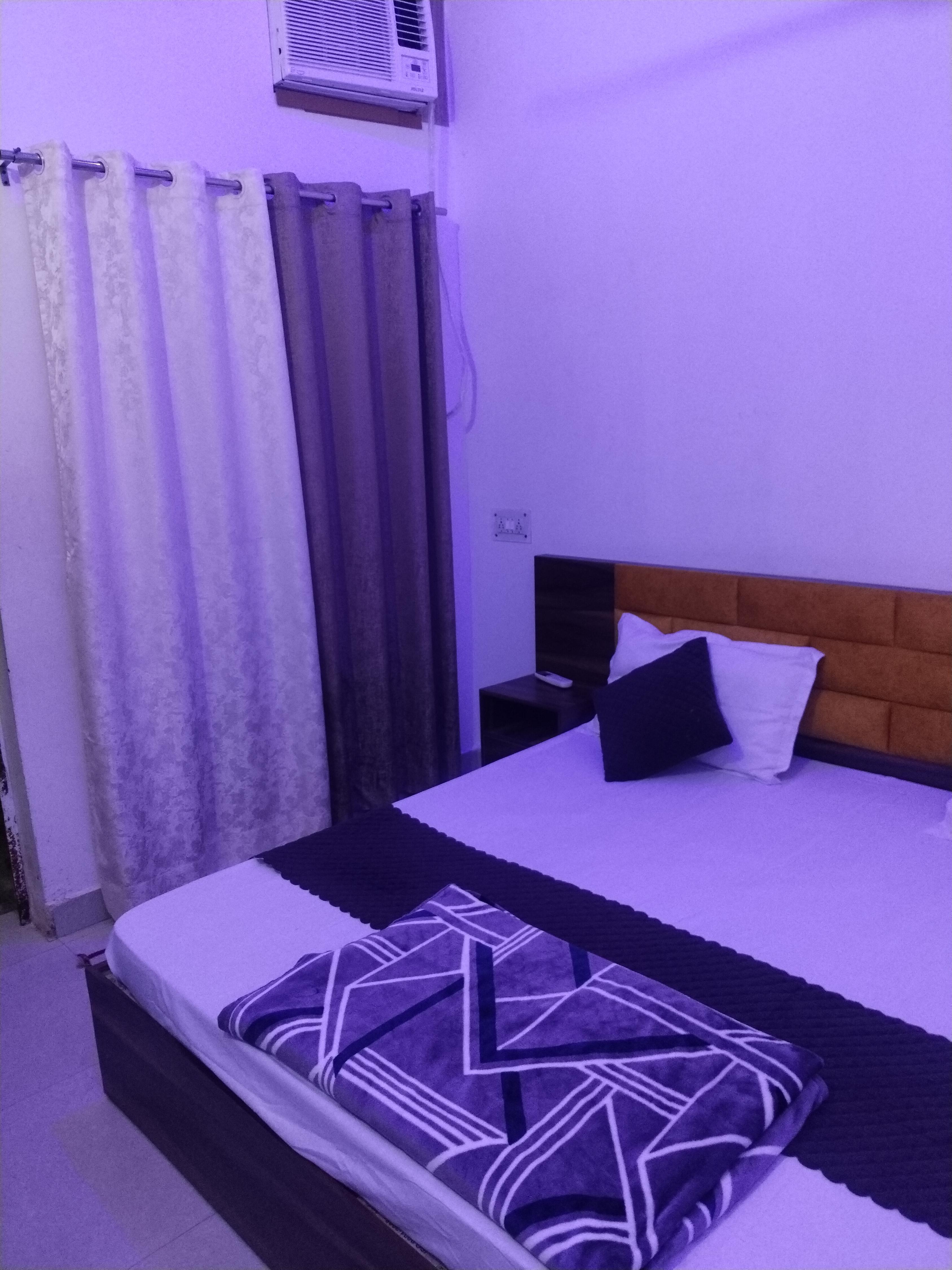 Sri Kanak Bihari Homestay Room Type - Alias Deluxe Double Bedroom 4