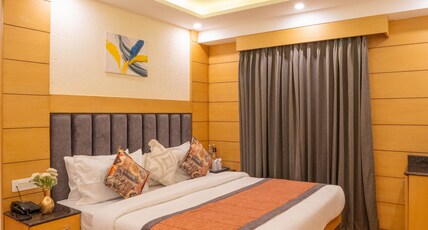 Perfectstayz Premium Mall Road Room Type - Deluxe Room