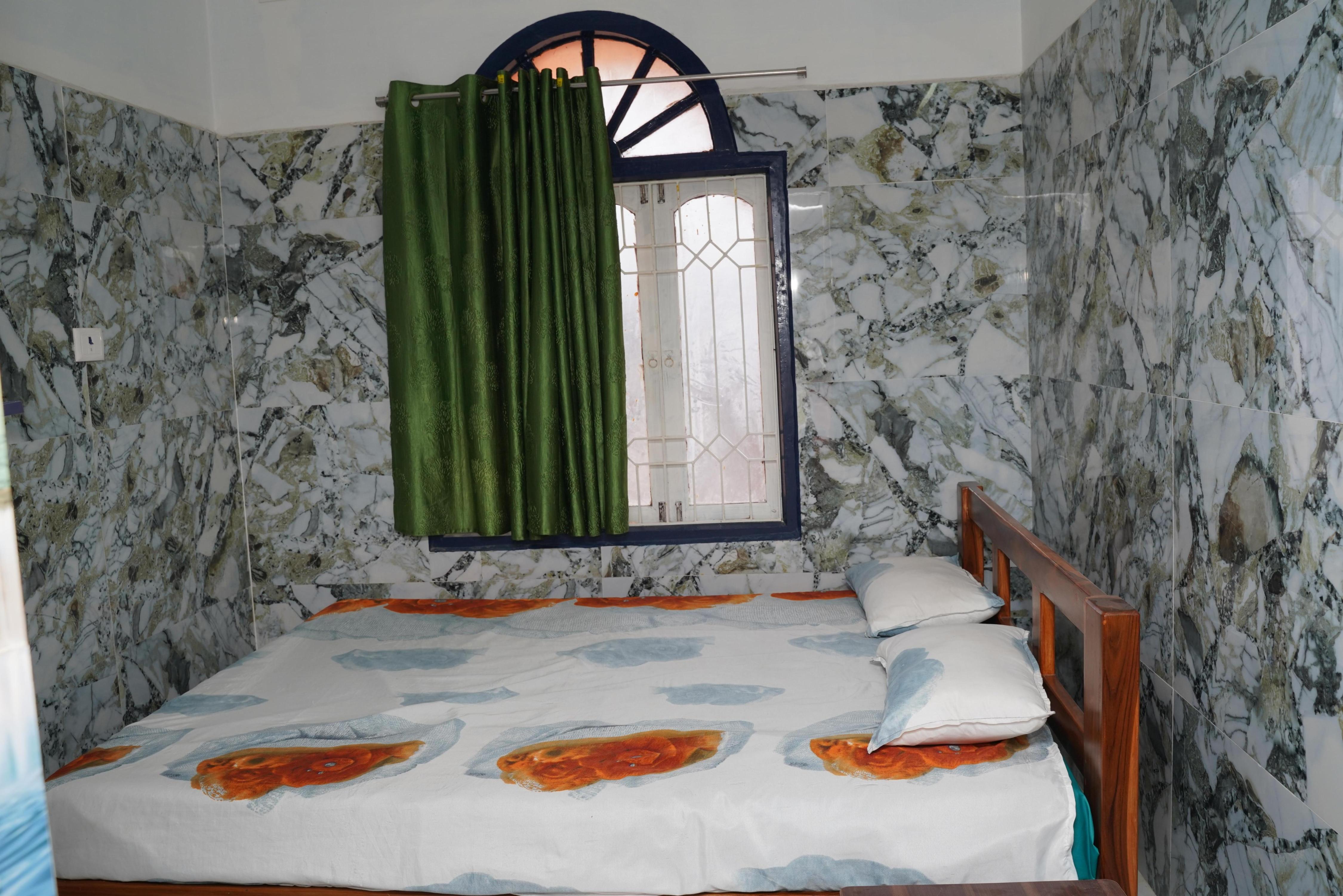 ManakulaVinayagar Guest House Room Type - Deluxe Double Ac