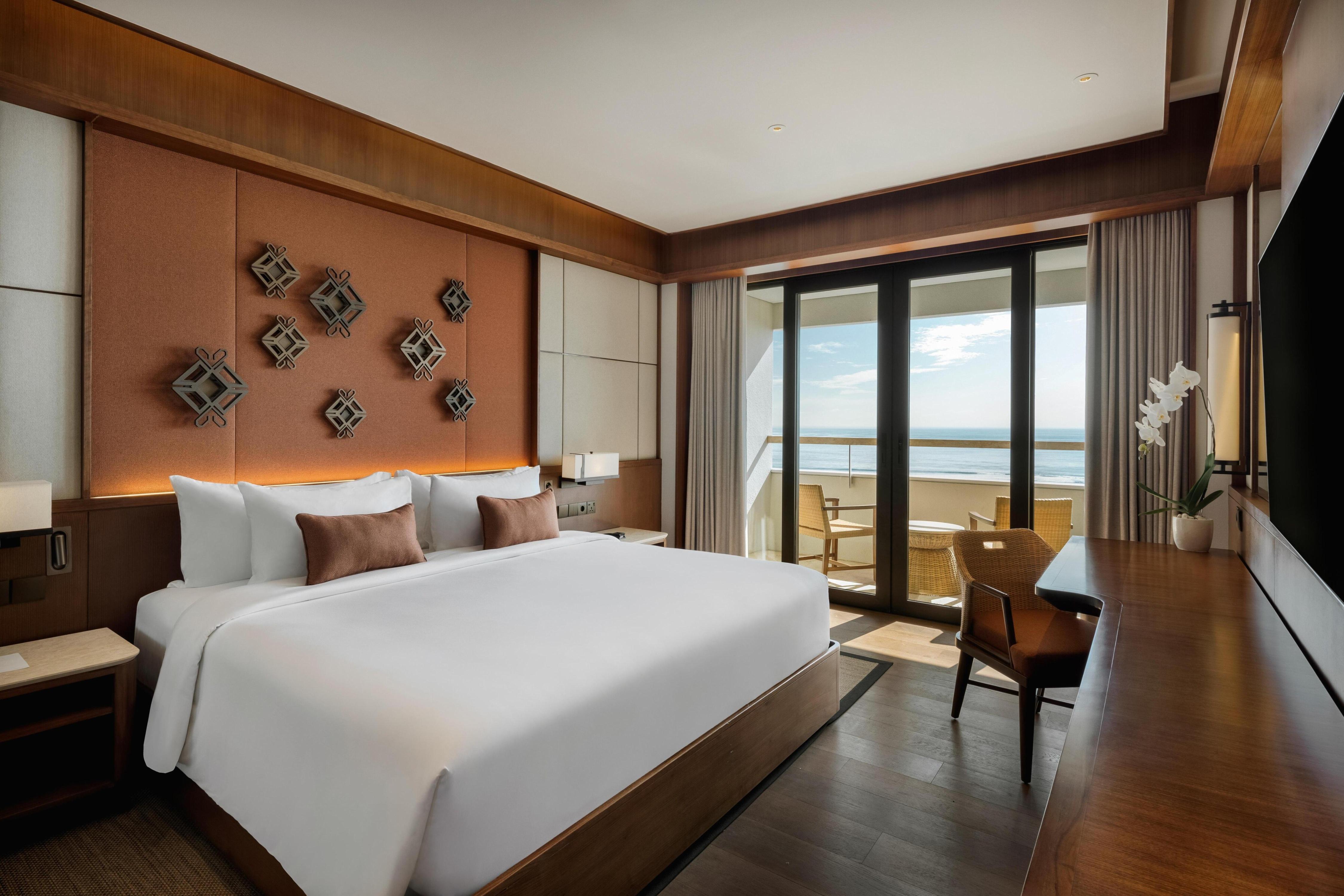 Bali Beach Hotel Room Type - Deluxe Ocean View - King Bed